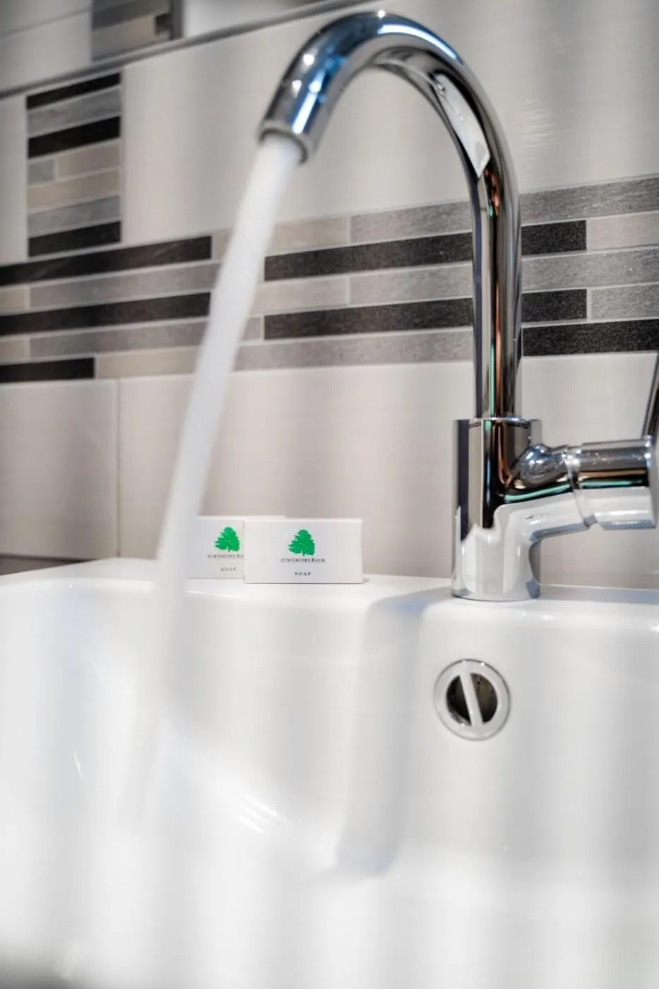 Bathroom in Zum grünen Baum Hotel Frankfurt Airport