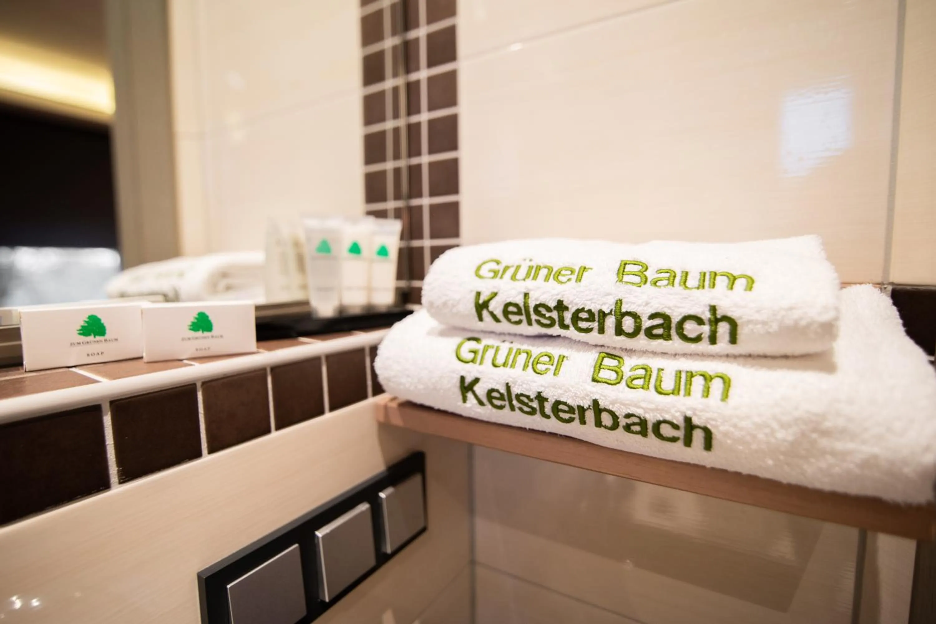 towels in Zum grünen Baum Hotel Frankfurt Airport