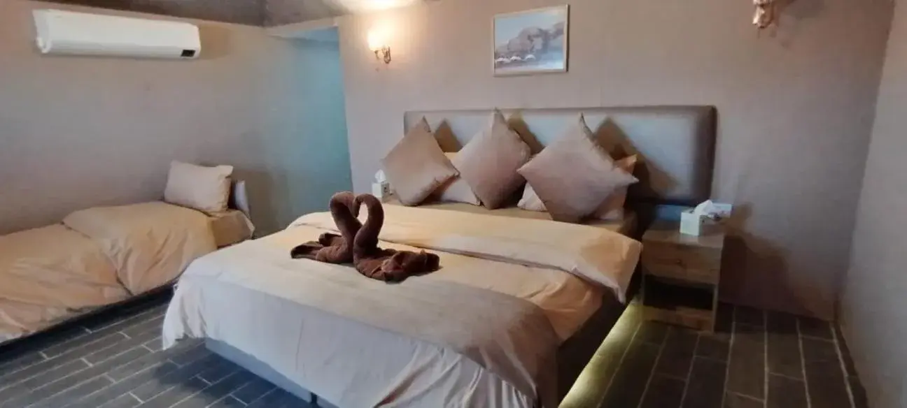 Panoramic Tent - single occupancy in Captains Desert Camp Panoramic Tent - single occupancy in Captains Desert Camp