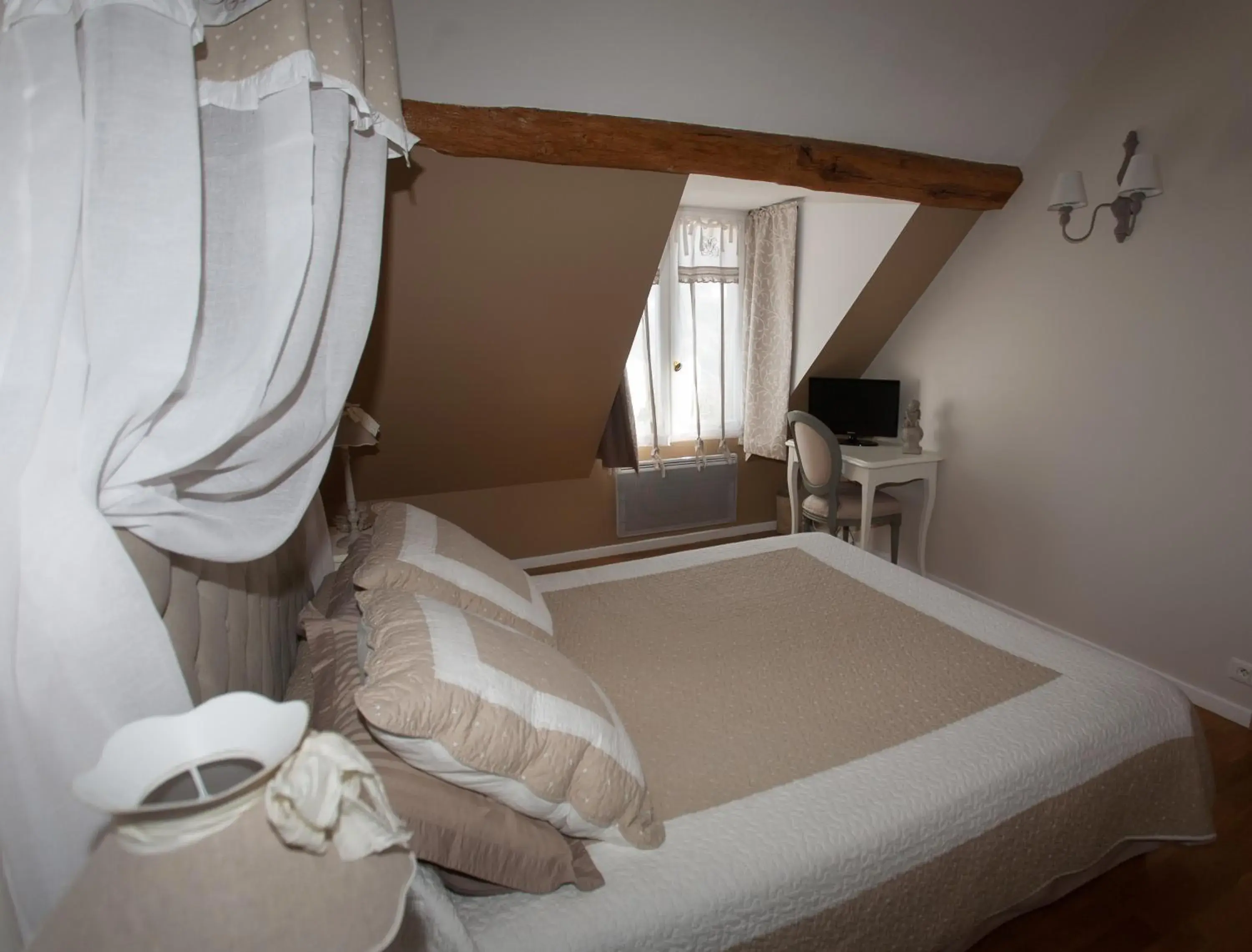 Standard Double Room - single occupancy in Les Jarrieres Standard Double Room - single occupancy in Les Jarrieres