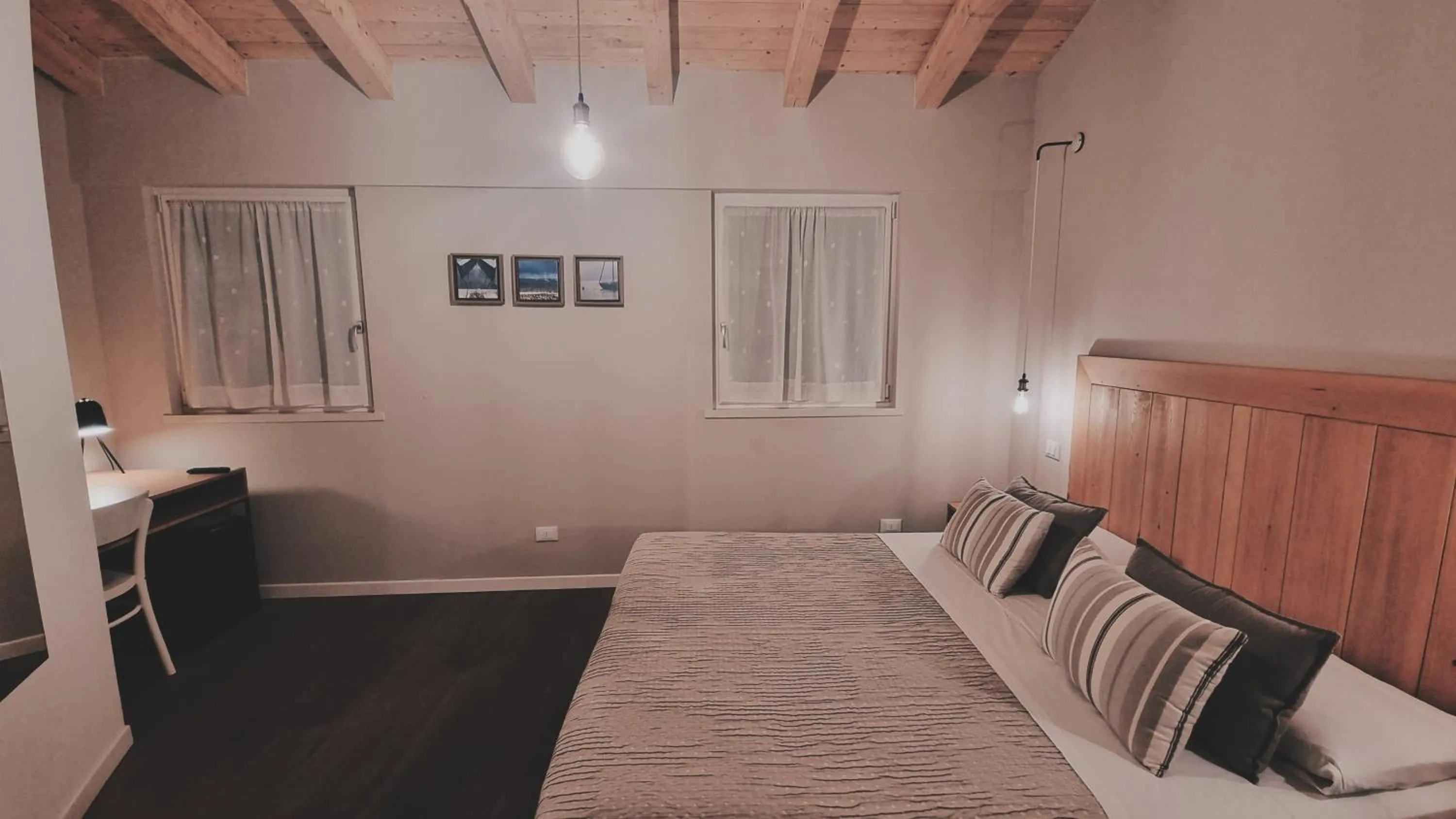 Bedroom, Bed in Bardoliners