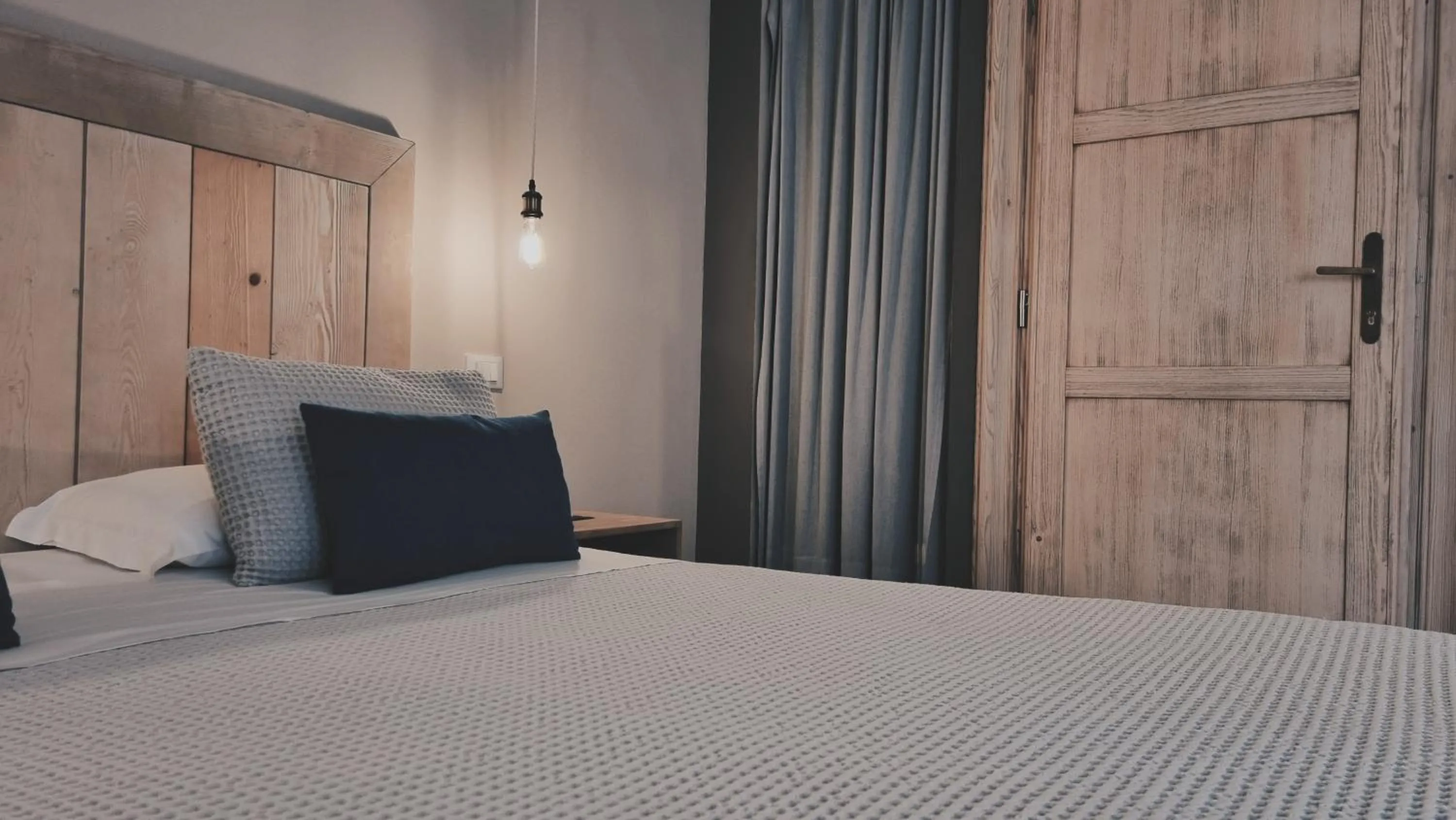Bedroom, Bed in Bardoliners