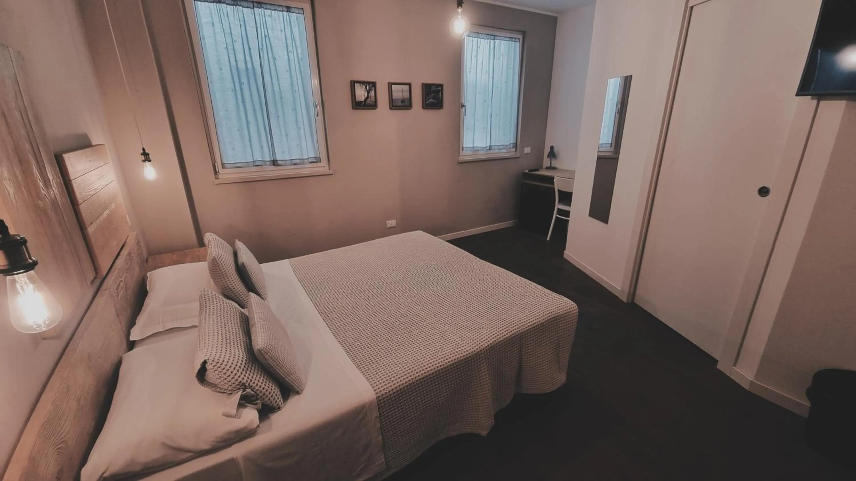 Bedroom, Bed in Bardoliners