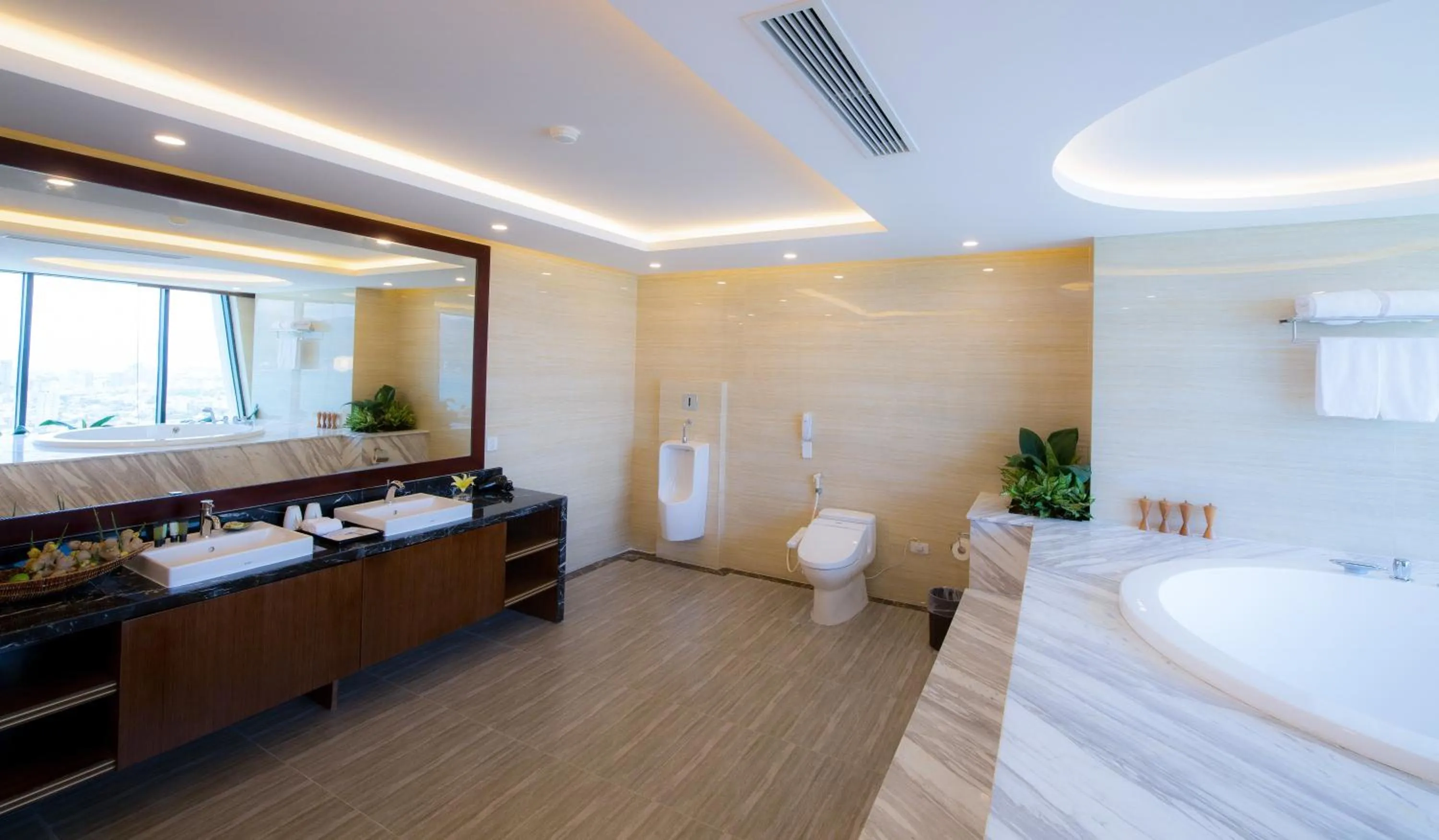 Toilet in Muong Thanh Luxury Da Nang Hotel