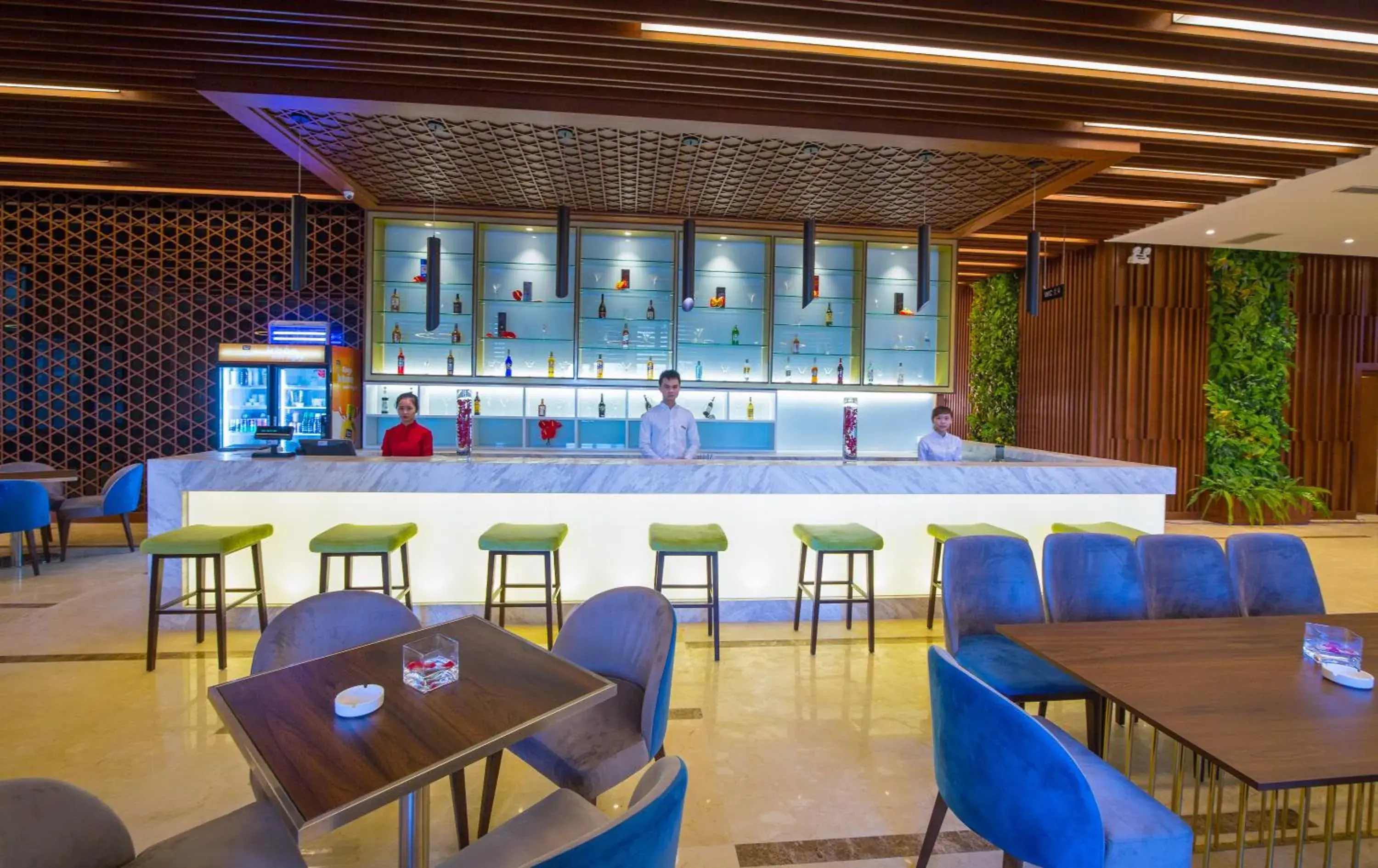 Lounge or bar in Muong Thanh Luxury Danang Beach Hotel Lounge or bar in Muong Thanh Luxury Danang Beach Hotel