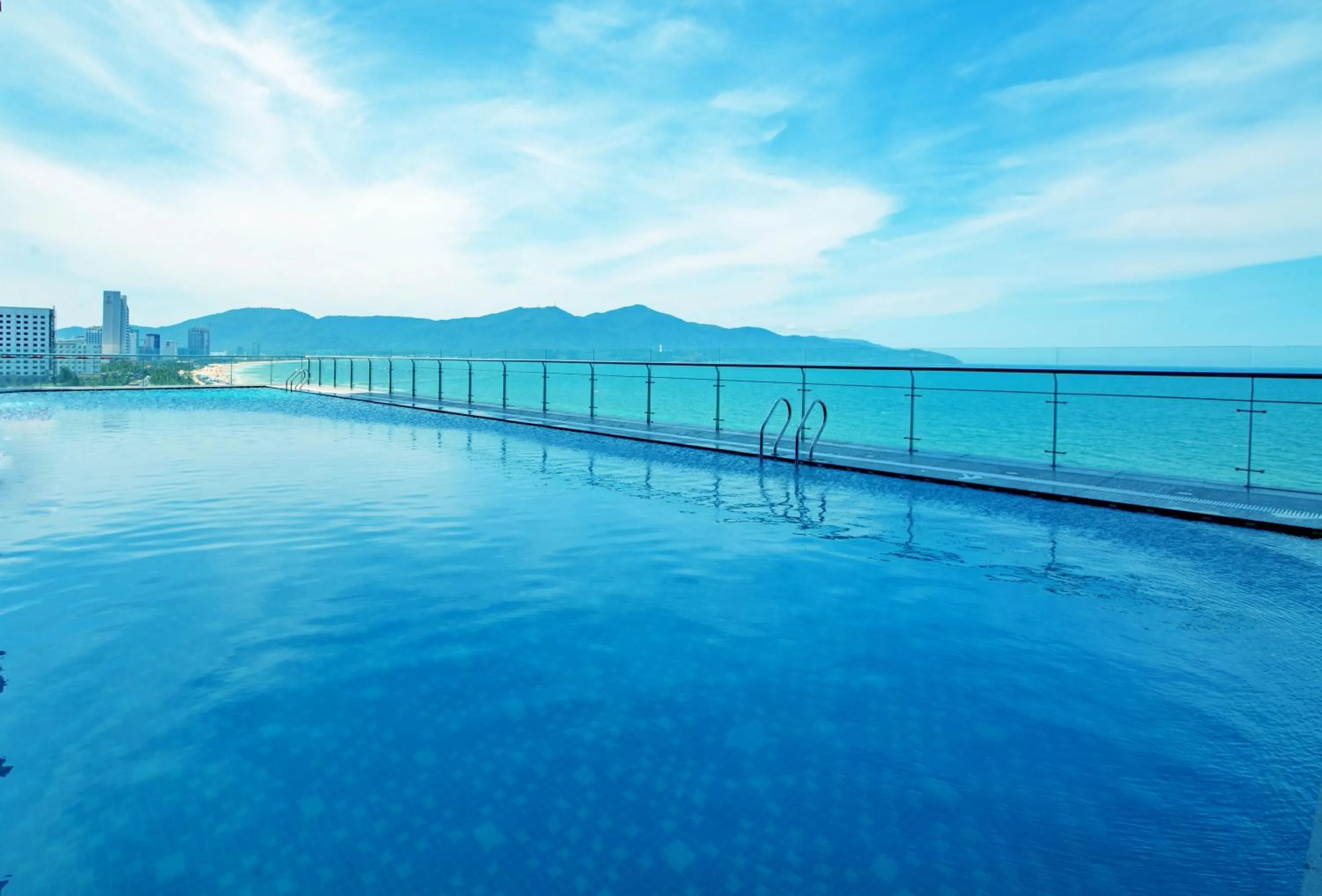 Swimming pool in Muong Thanh Luxury Danang Beach Hotel