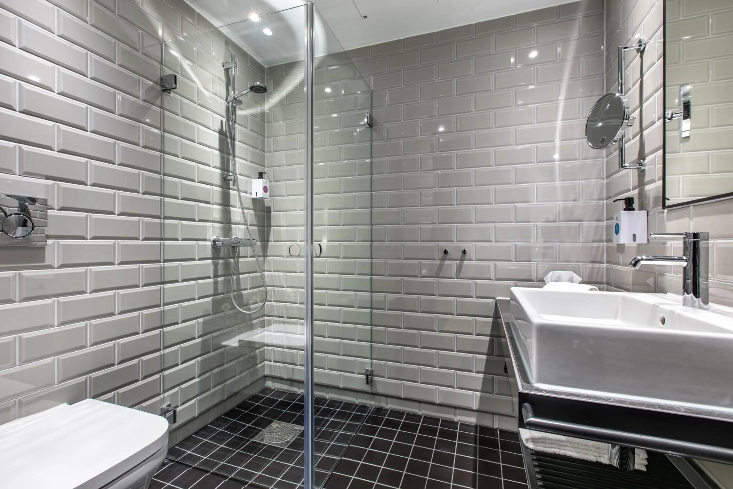 Shower in Quality Airport Hotel Gardermoen