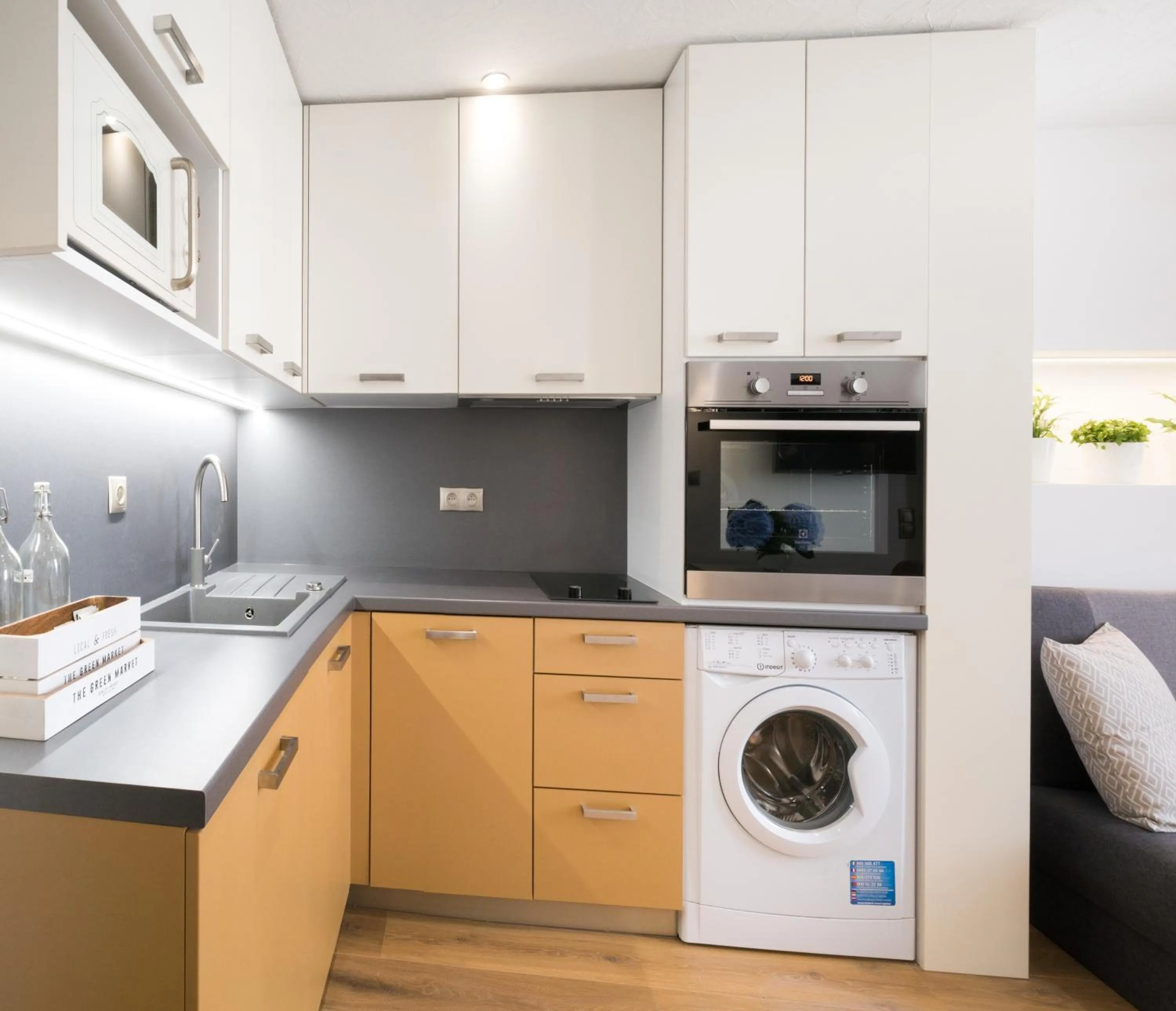 Kitchen or kitchenette in Mordecai 12 Apartments by Adrez