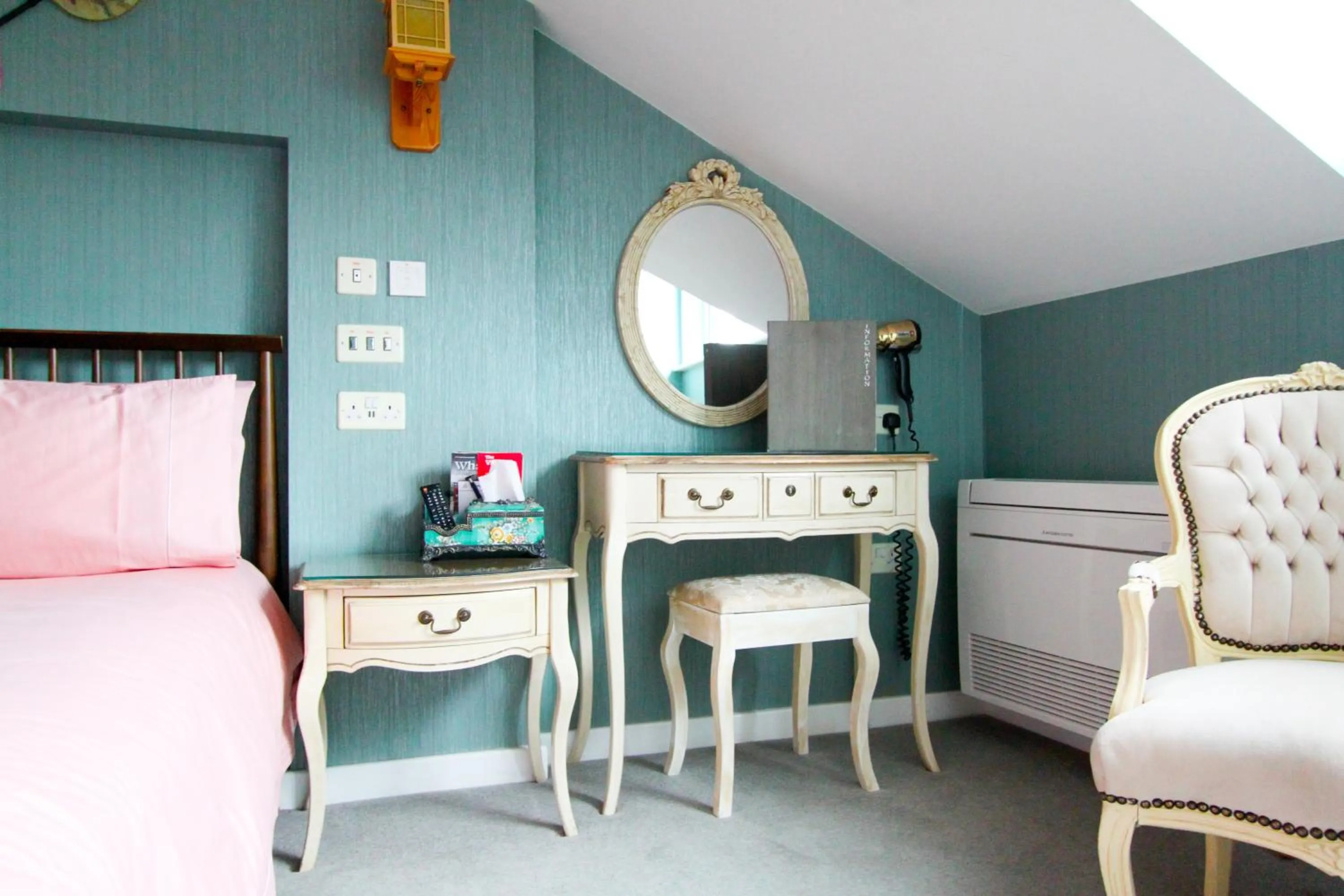 Bedroom, Bed in Tower Guest House