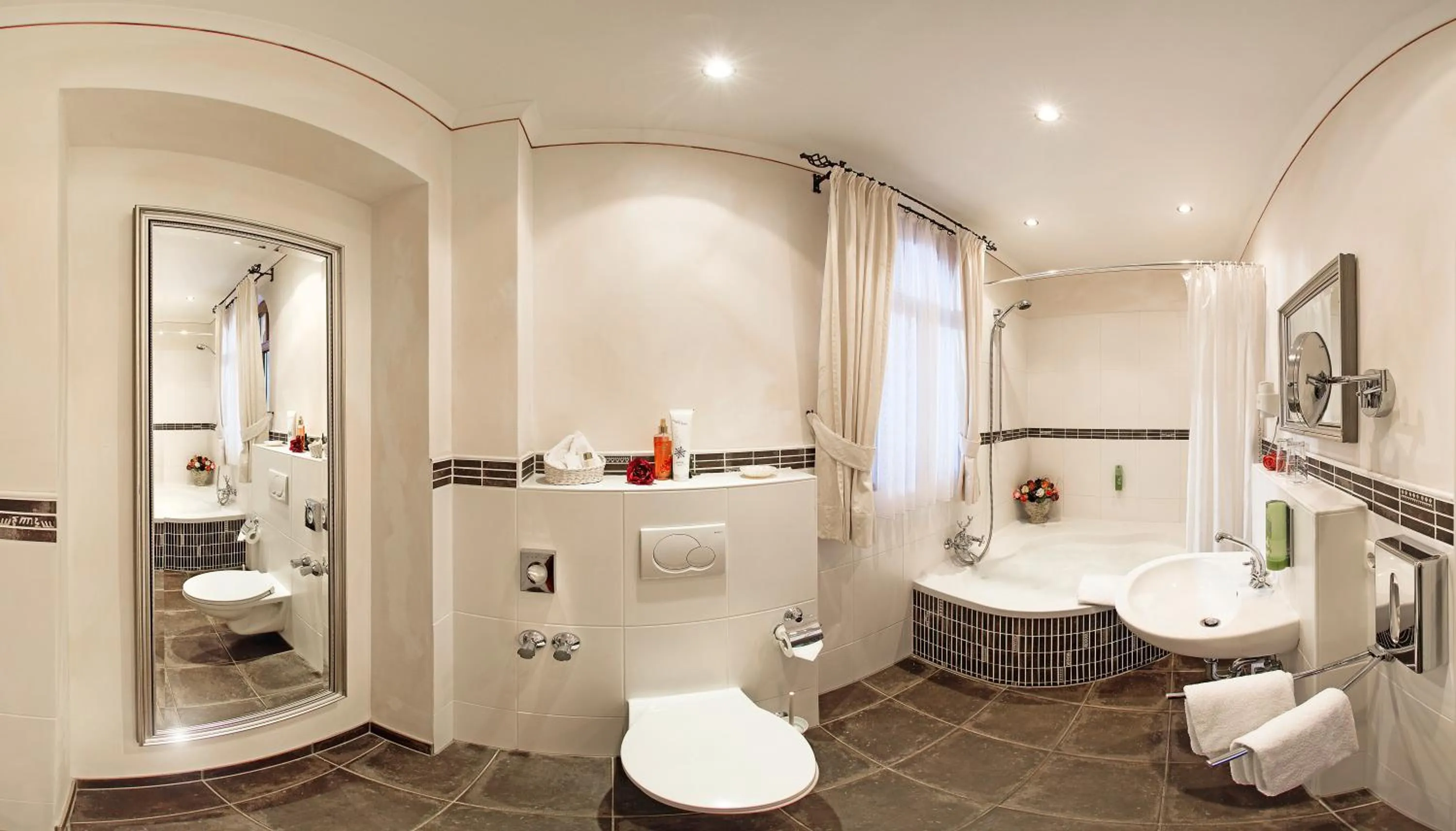 Bathroom in Hotel Arador