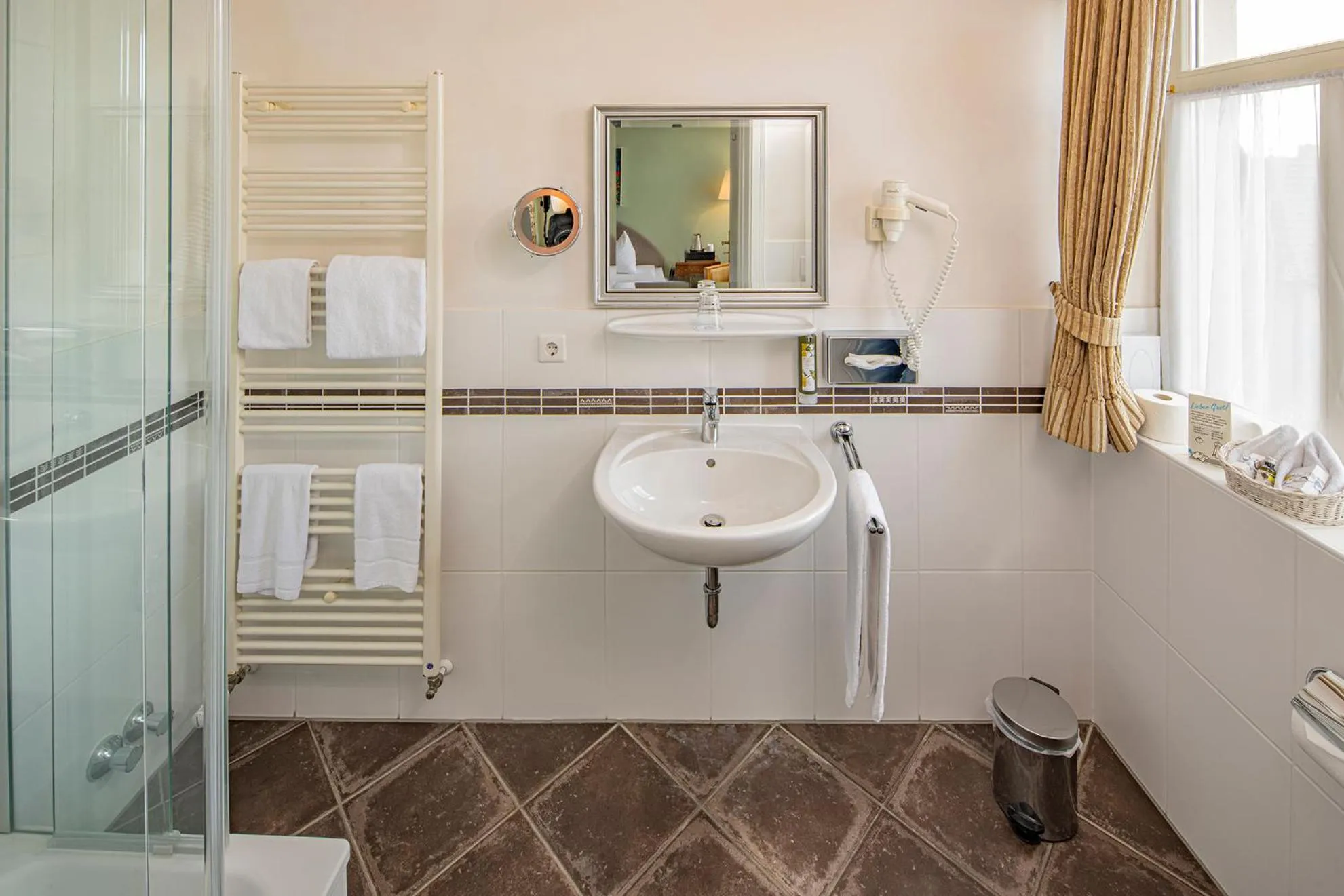 Shower in Hotel Arador