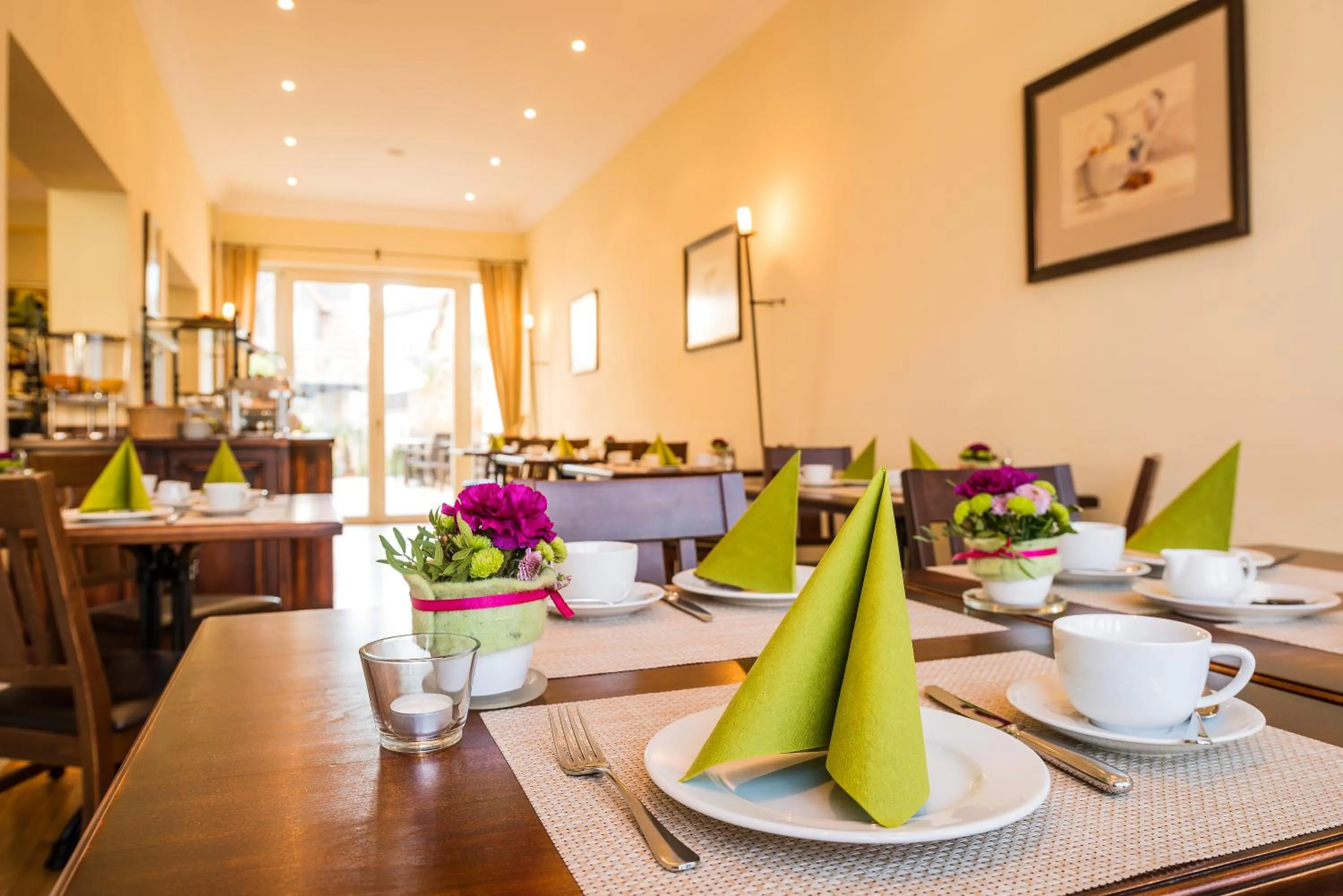 Restaurant/places to eat in Hotel Arador