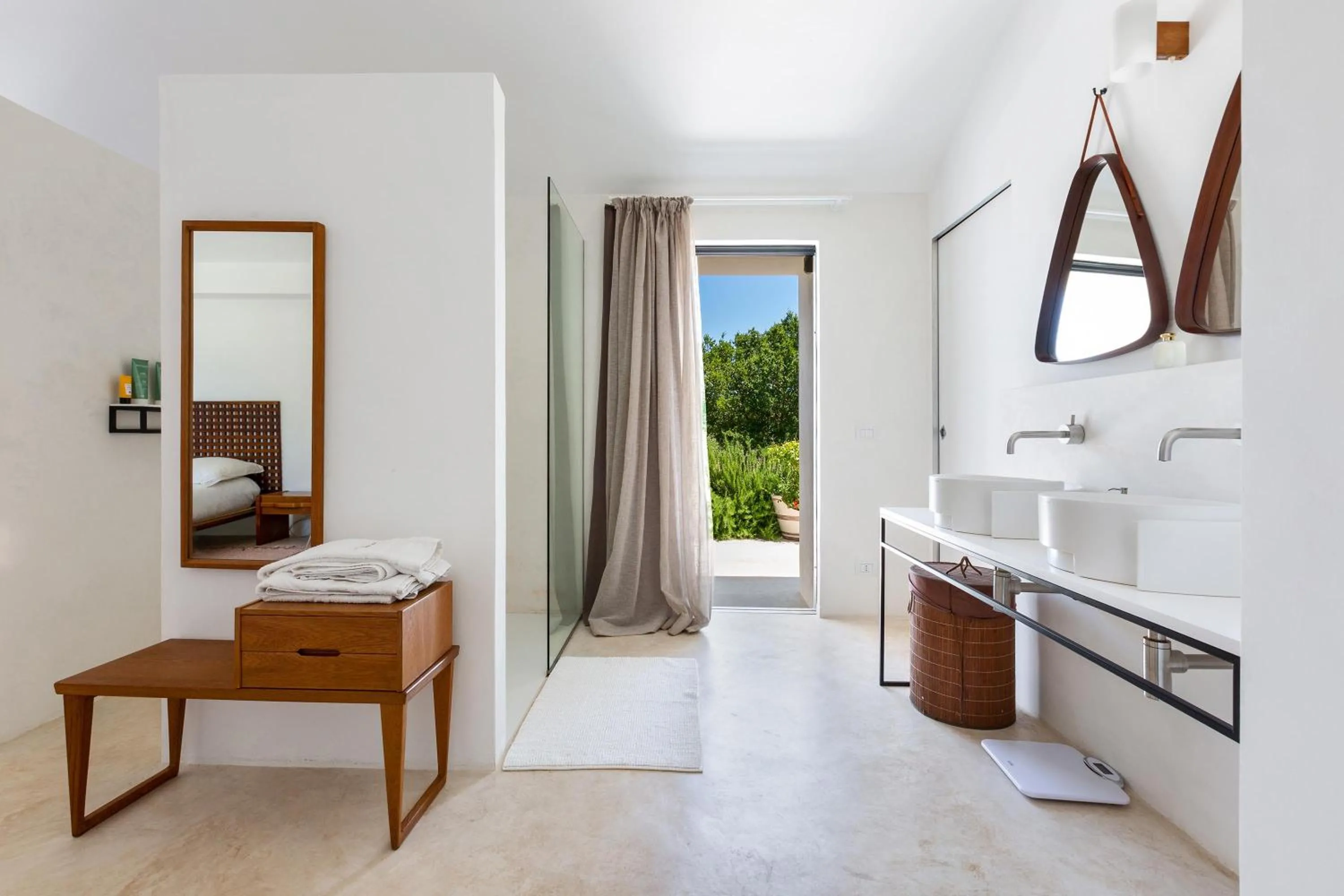 Bathroom in Le Ali Bianche by Perle di Puglia