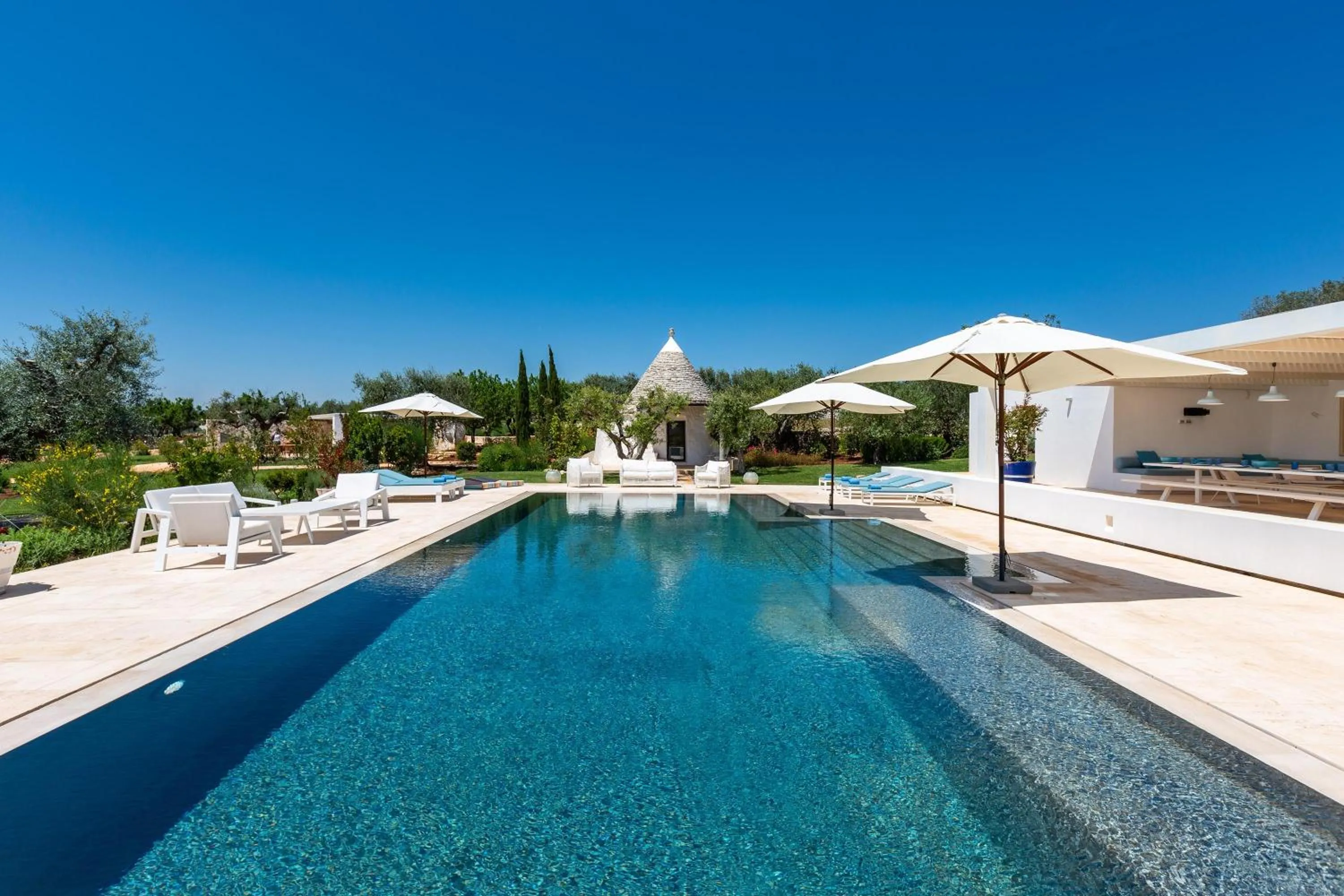 Swimming pool in Le Ali Bianche by Perle di Puglia