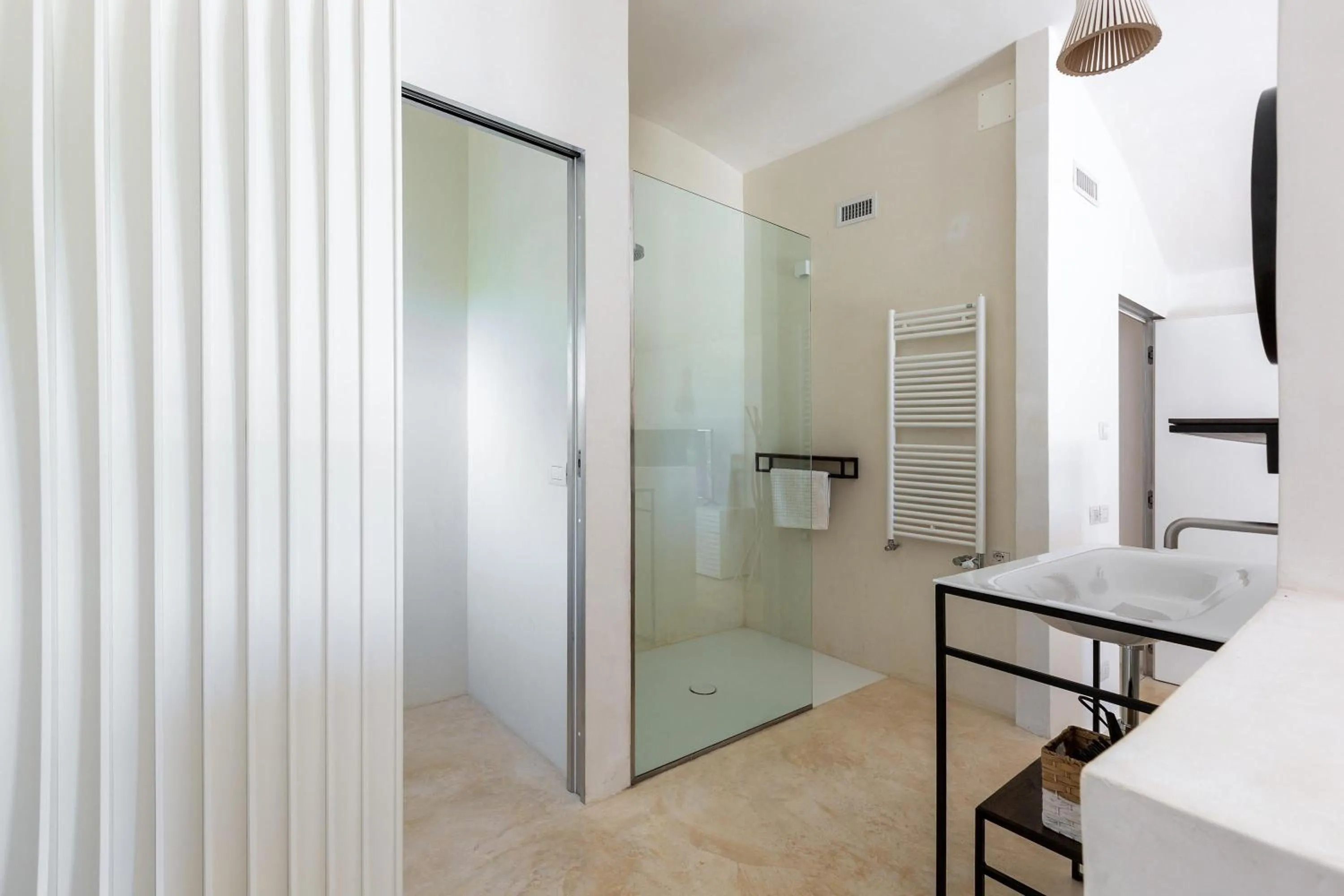 Bathroom in Le Ali Bianche by Perle di Puglia