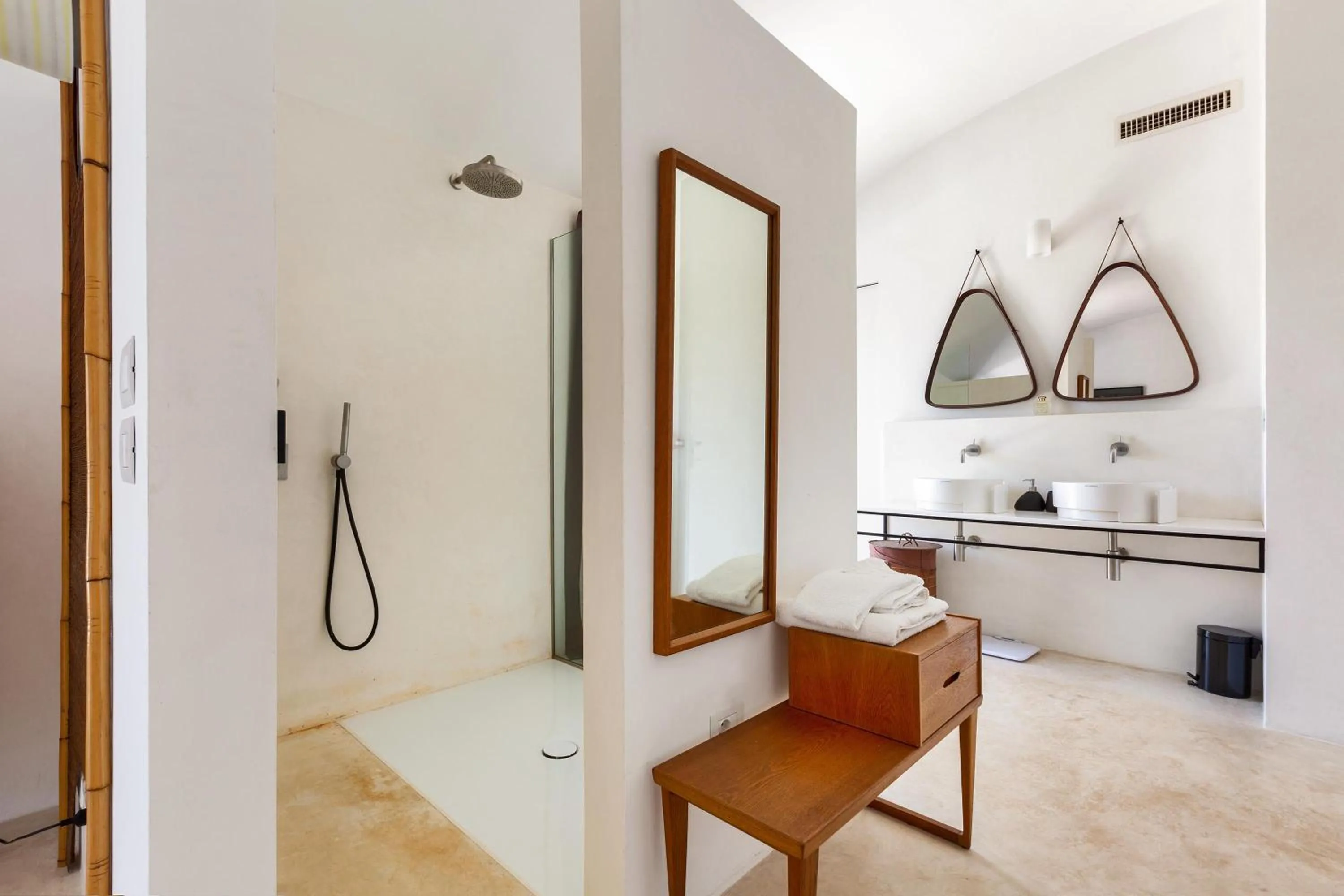 Bathroom in Le Ali Bianche by Perle di Puglia