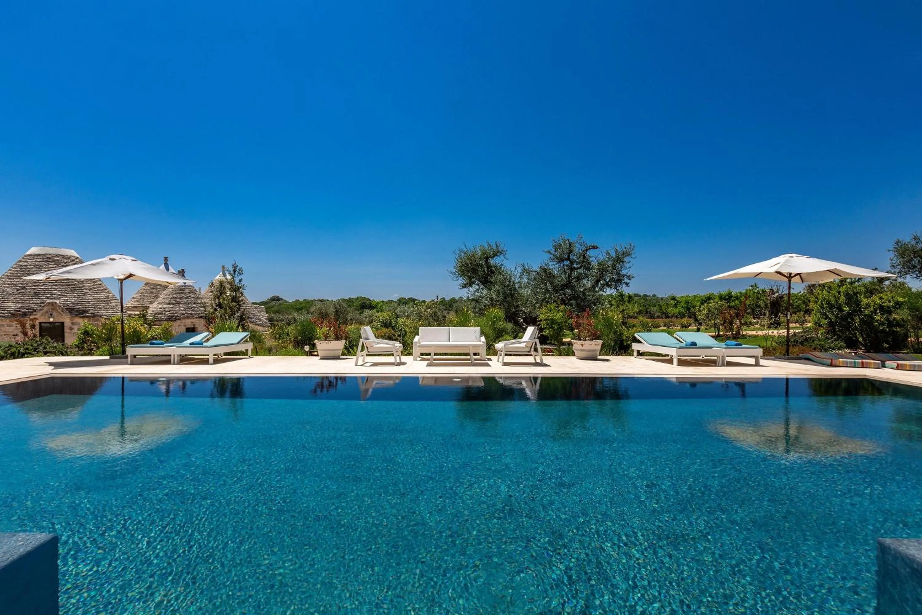Swimming pool in Le Ali Bianche by Perle di Puglia