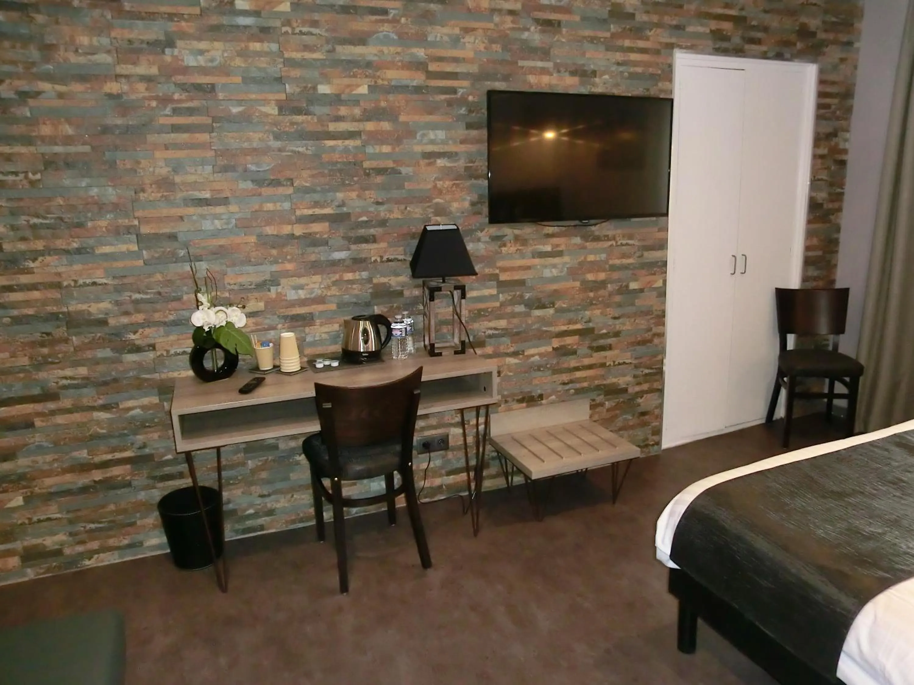 Coffee/tea facilities in Hotel Sur Le Quai