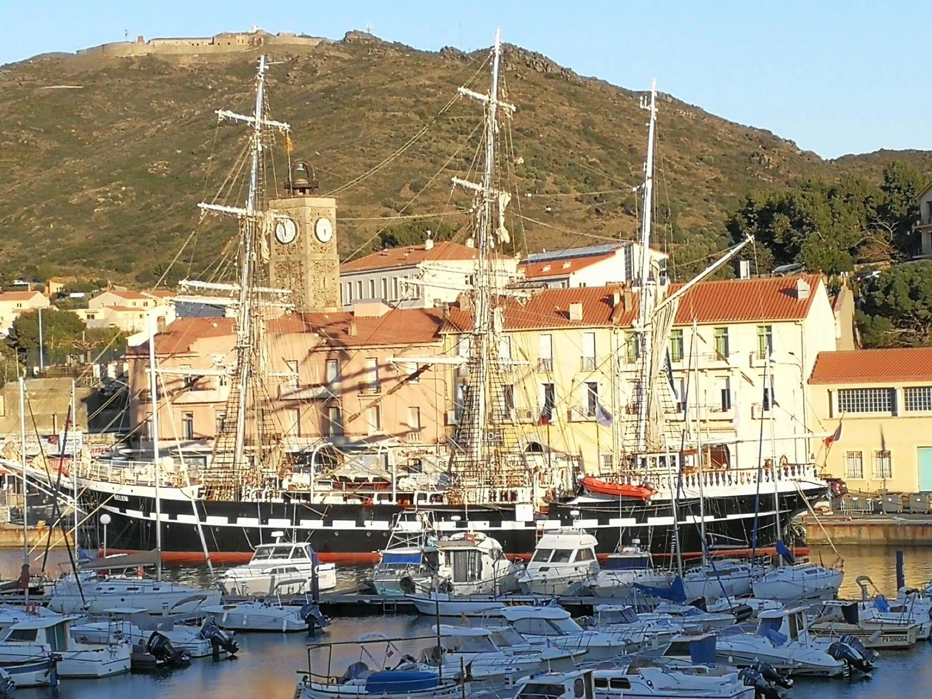 Landmark view in Hotel Sur Le Quai