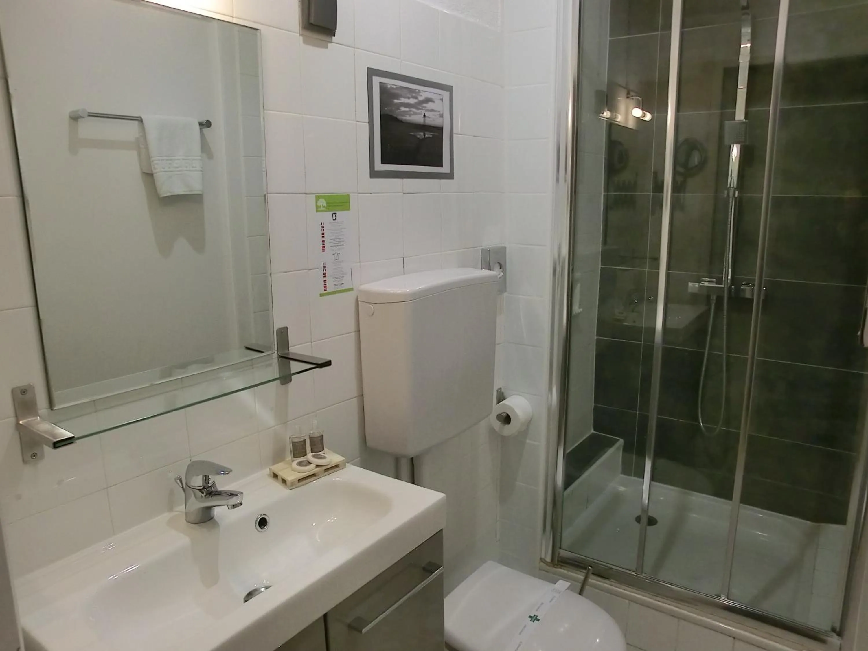 Bathroom in Hotel Sur Le Quai