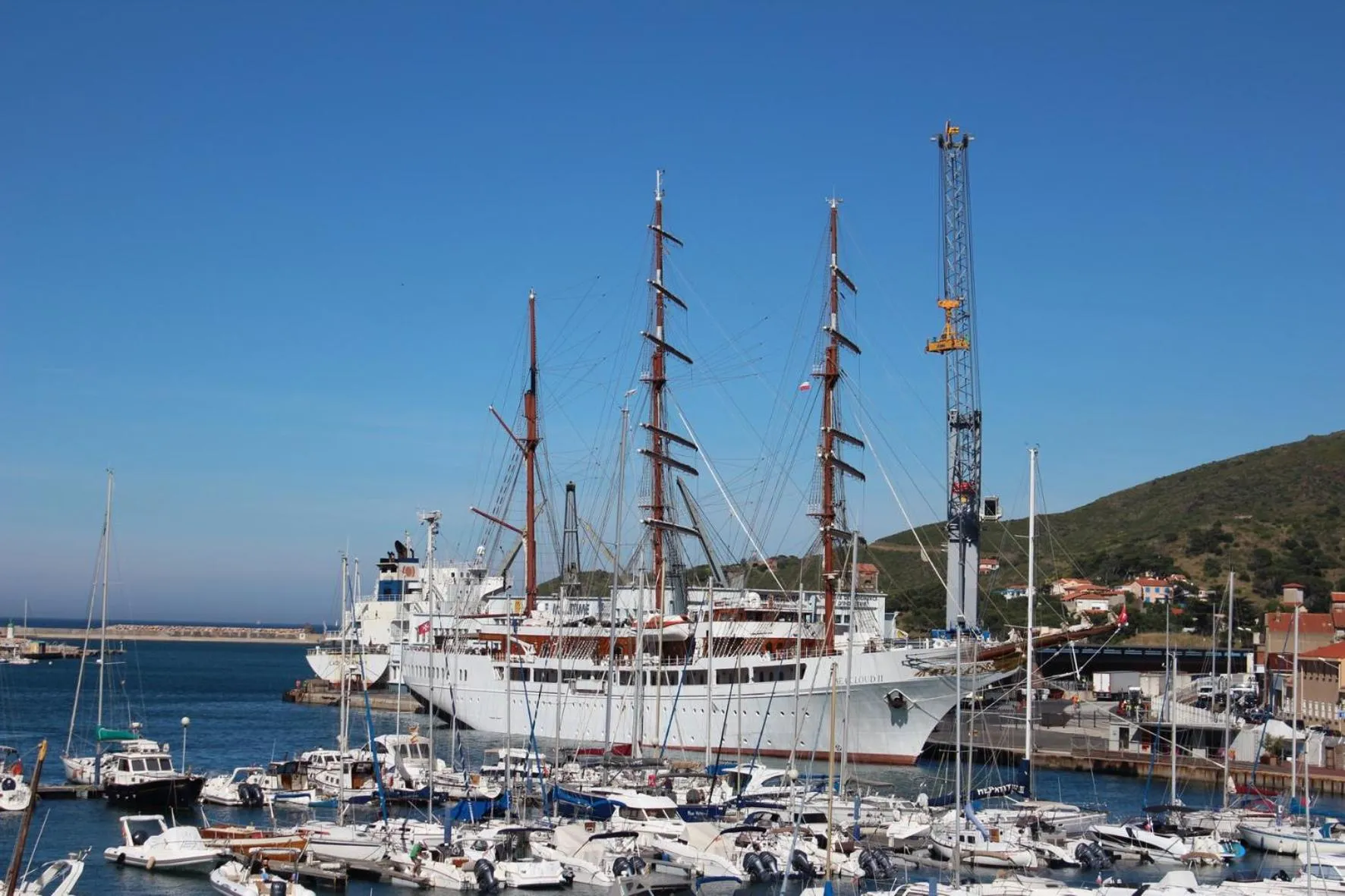 Landmark view in Hotel Sur Le Quai