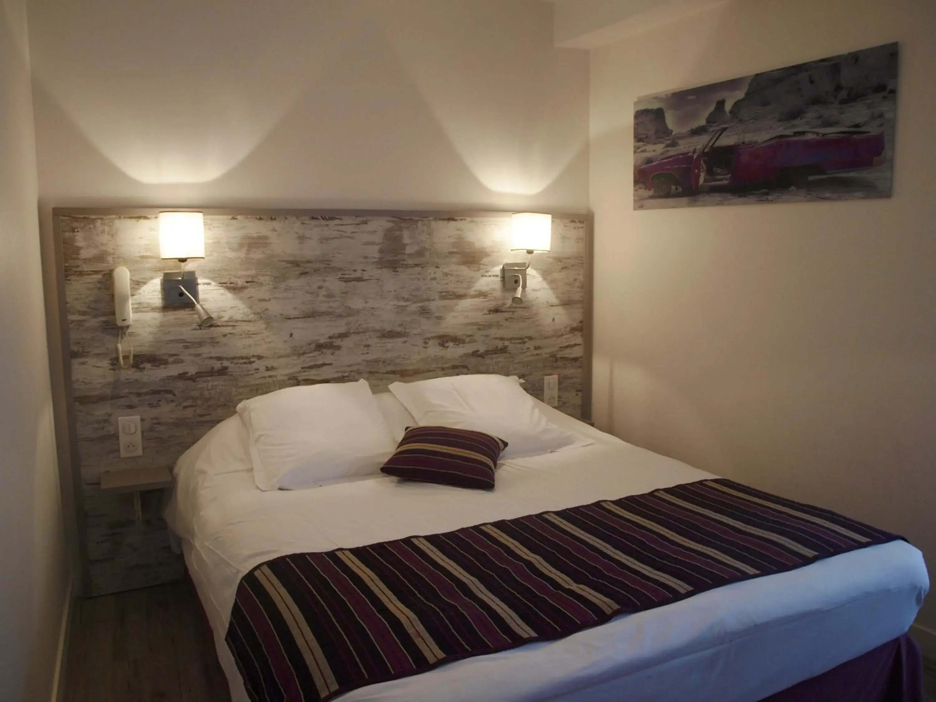 Bed in Auberge Du Cheval Blanc Bed in Auberge Du Cheval Blanc