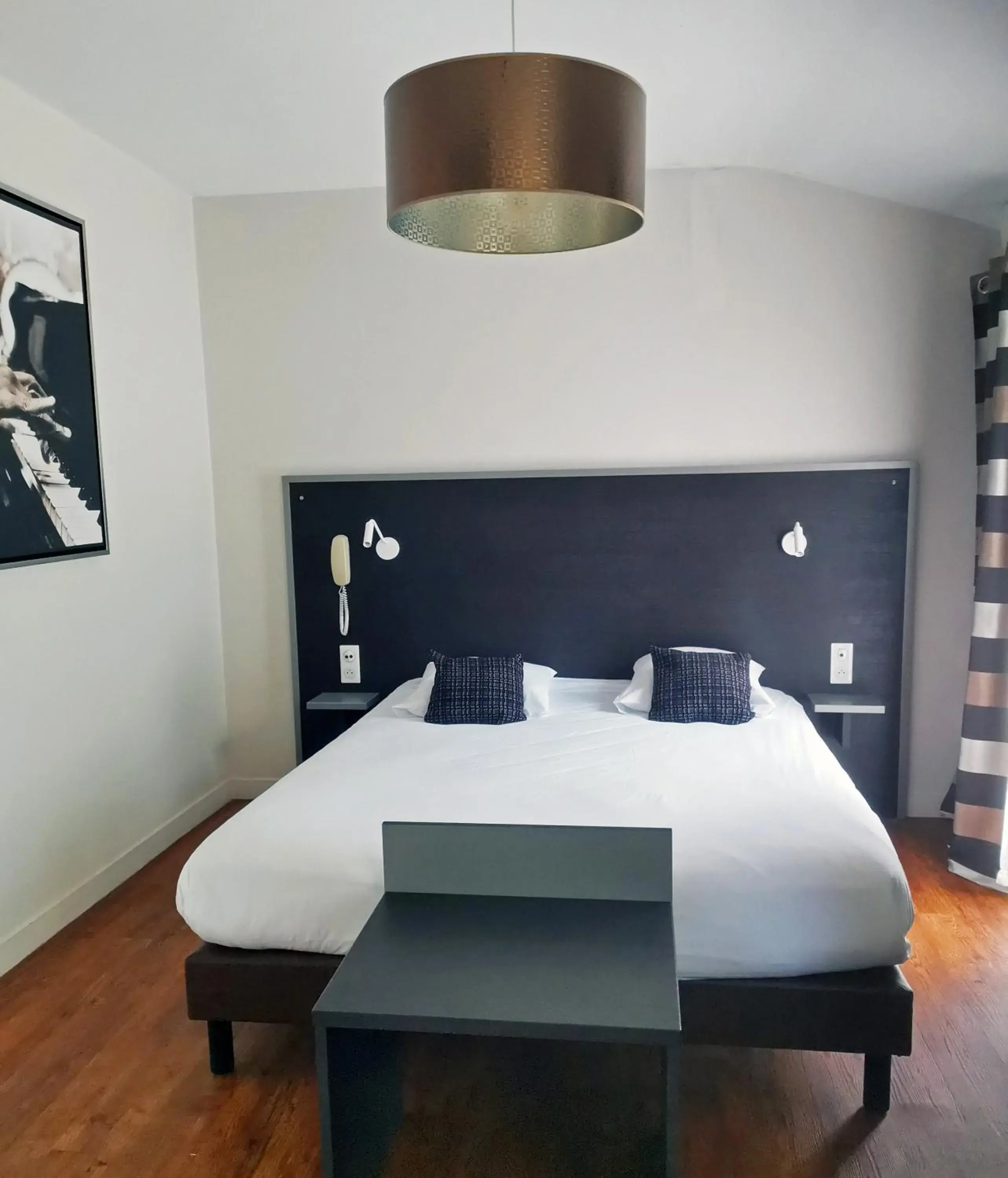 Bed in Auberge Du Cheval Blanc - Logis Hotel Bed in Auberge Du Cheval Blanc - Logis Hotel