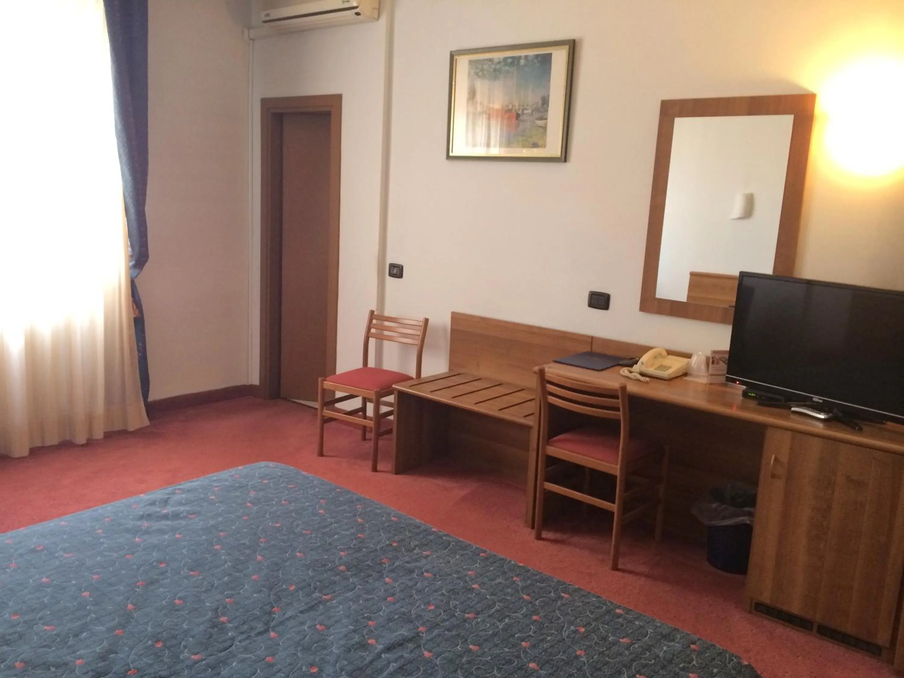 Photo of the whole room, Bed in Hotel Arcobaleno