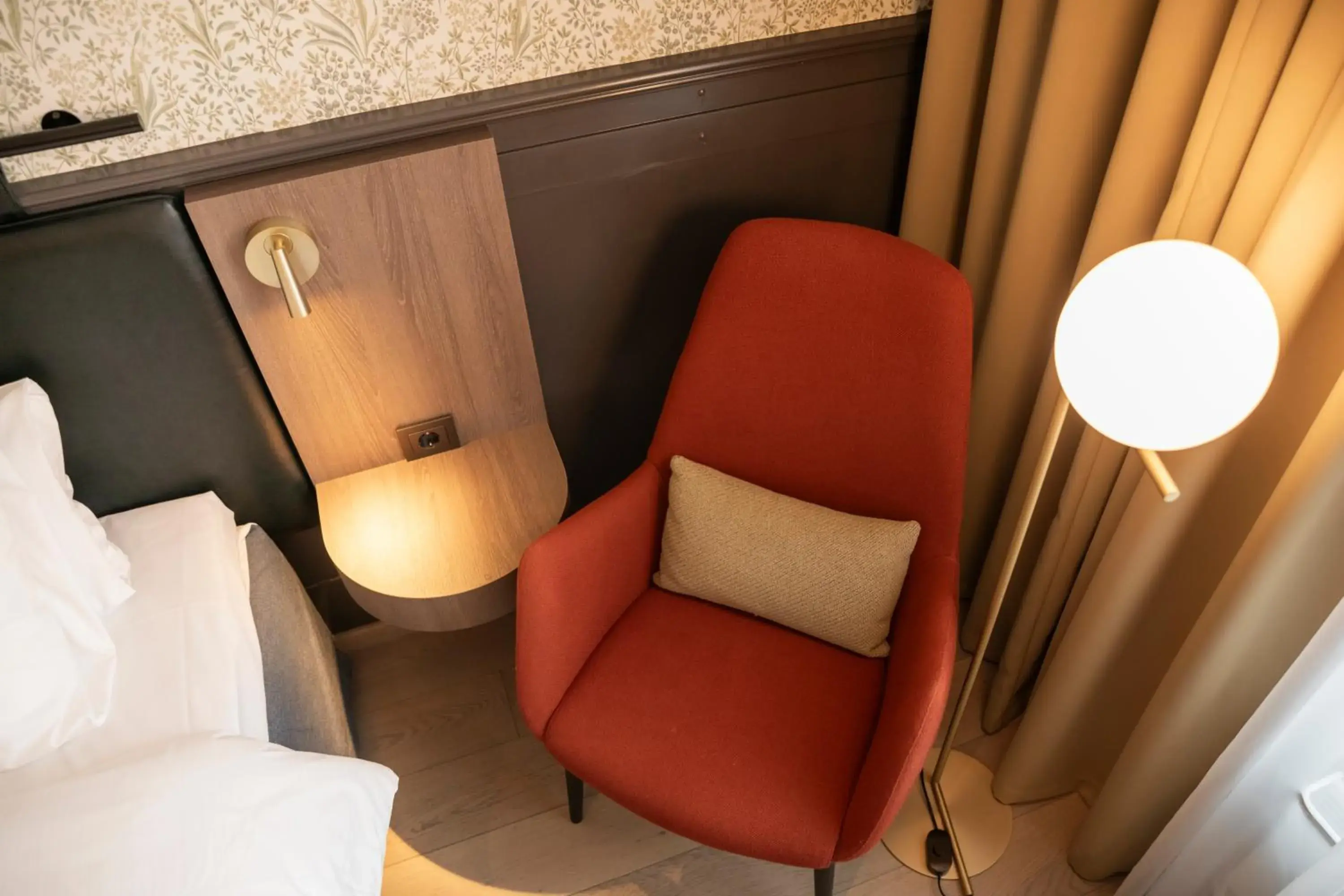 Seating area, Bed in Home Hotel Hammer Seating area, Bed in Home Hotel Hammer