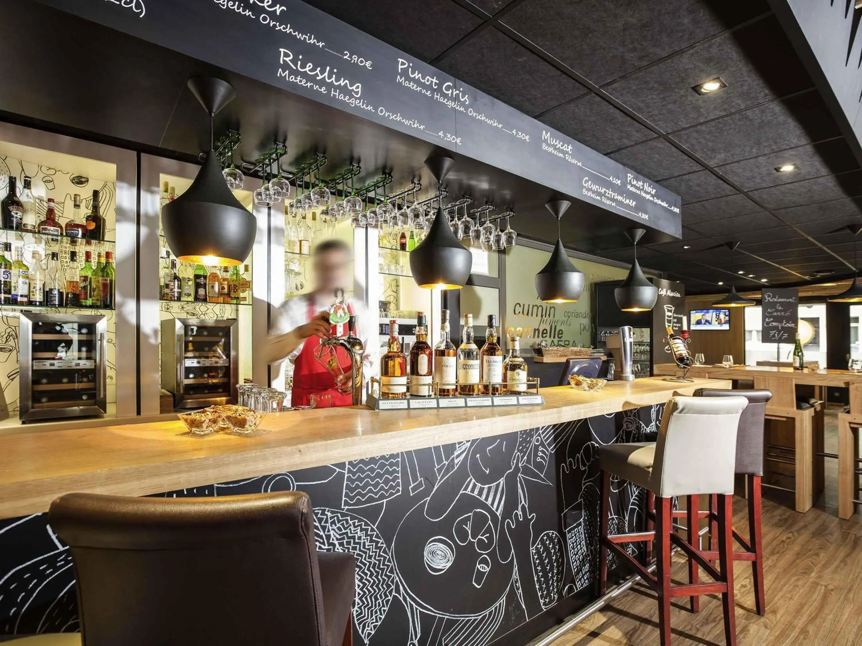 Lounge or bar in Ibis Aéroport Bâle Mulhouse Lounge or bar in Ibis Aéroport Bâle Mulhouse