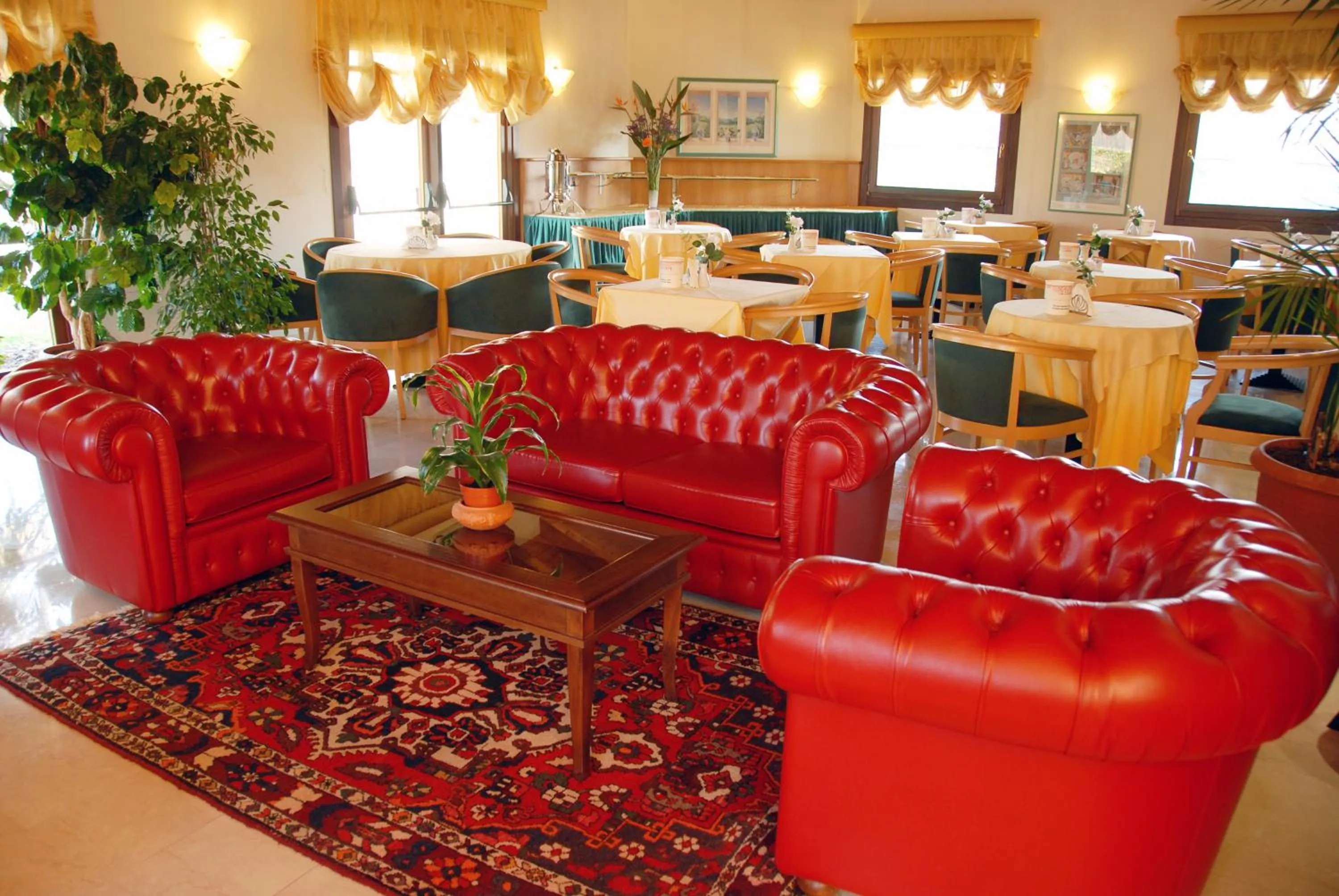 Communal lounge/ TV room in Hotel Luna