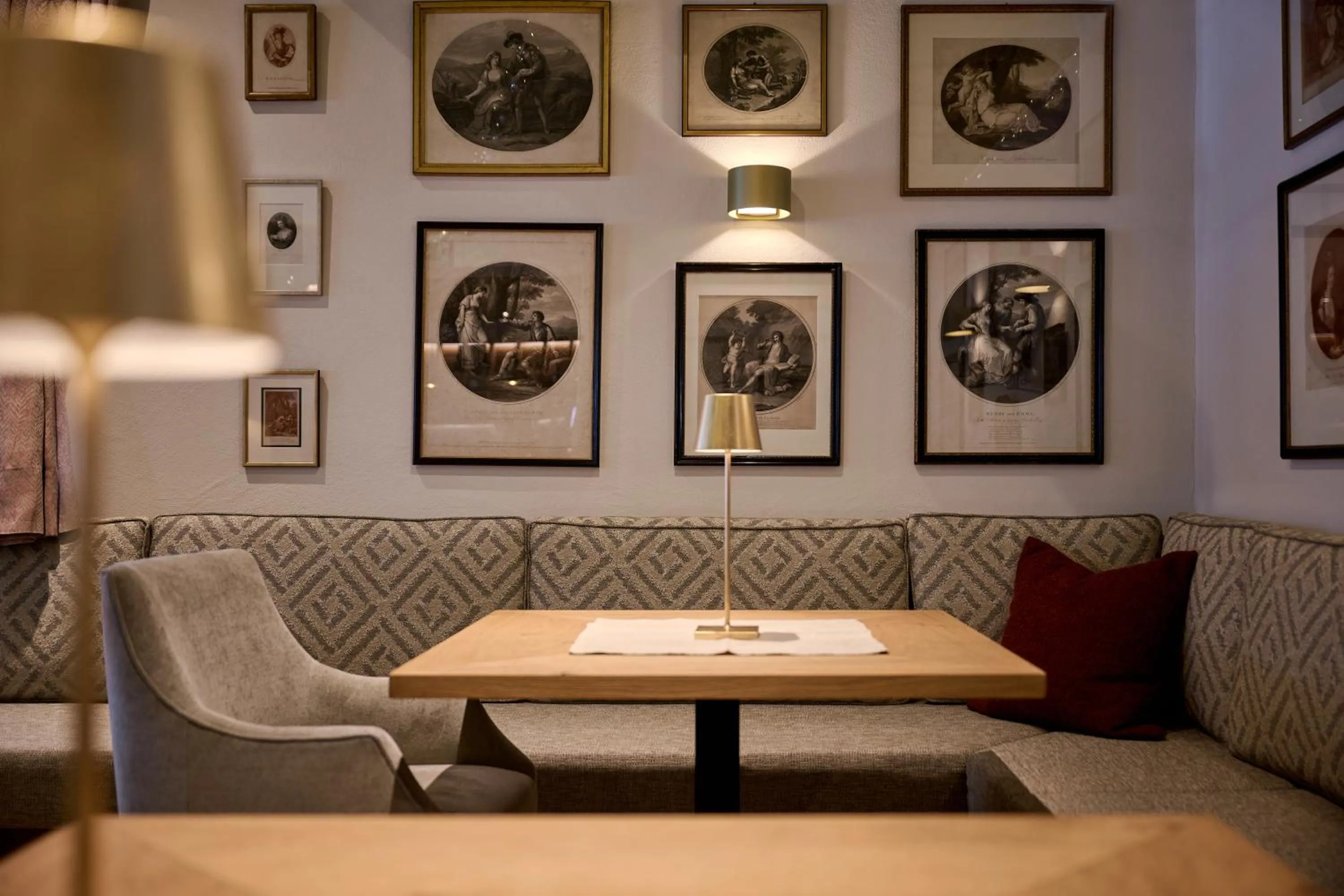 Restaurant/places to eat in Haldenhof