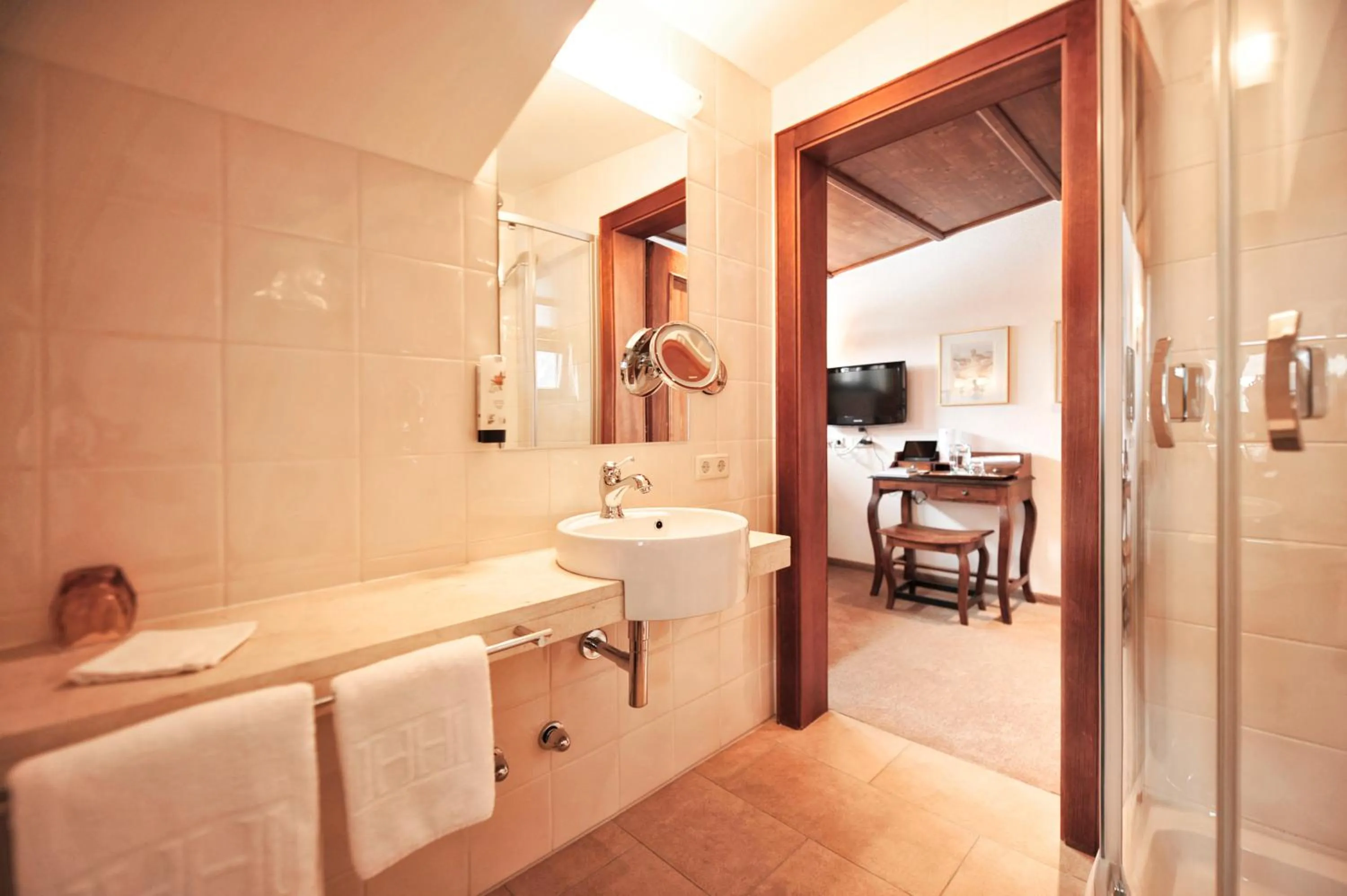 Bathroom, Bed in Haldenhof