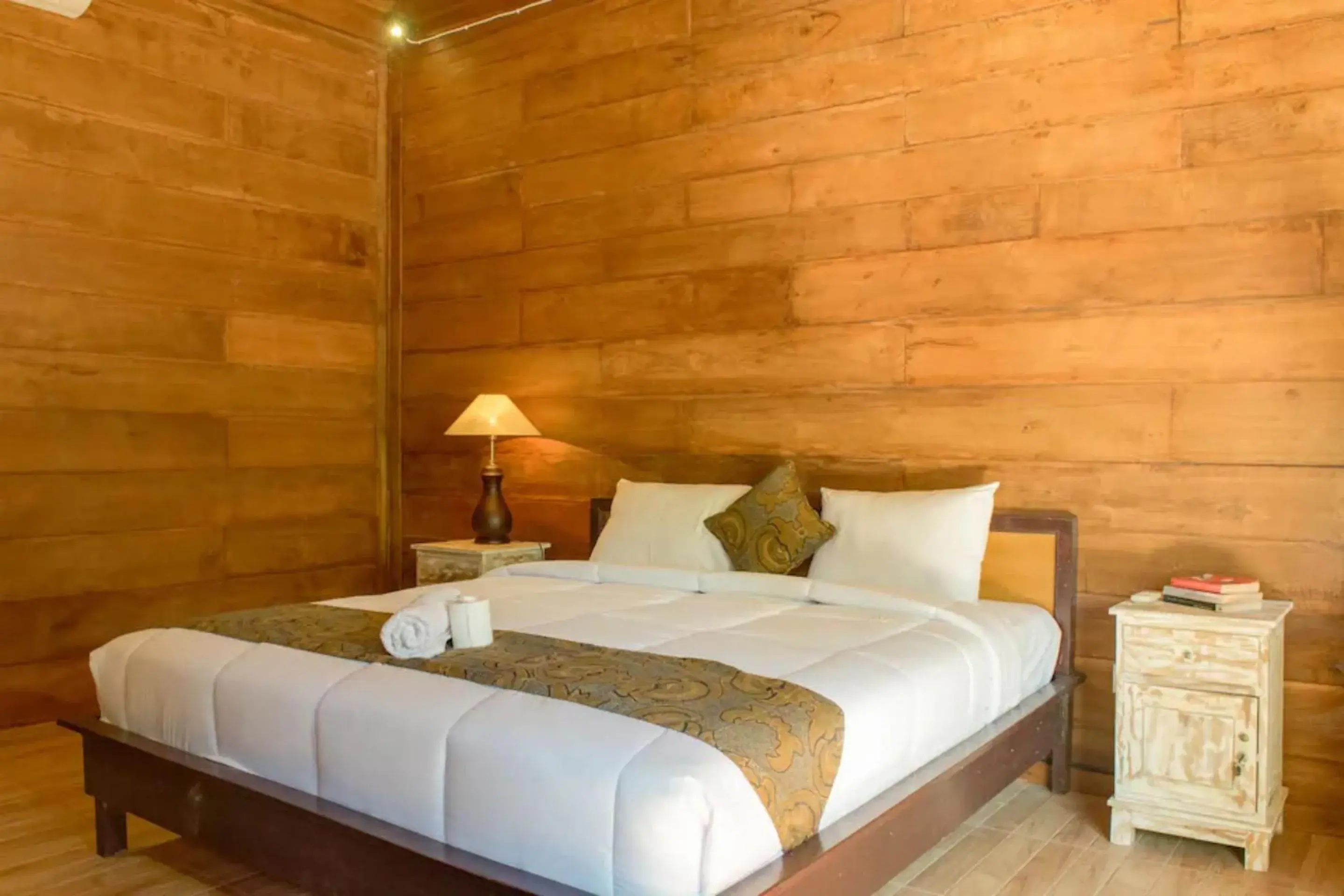 Wooden Double Room in Pondok Lulik Homestay Canggu Wooden Double Room in Pondok Lulik Homestay Canggu