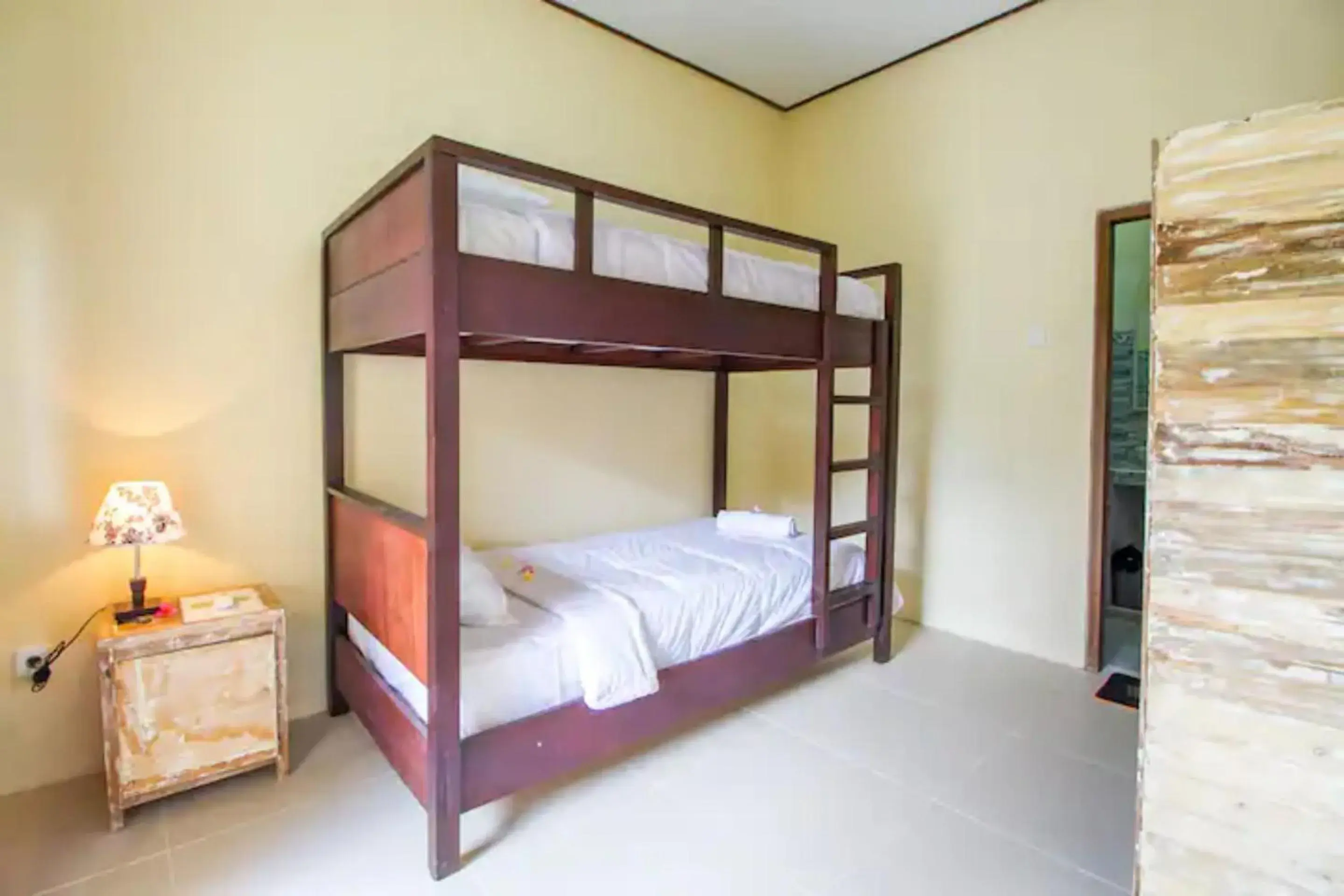 Bunk Bed in Pondok Lulik Homestay Canggu Bunk Bed in Pondok Lulik Homestay Canggu