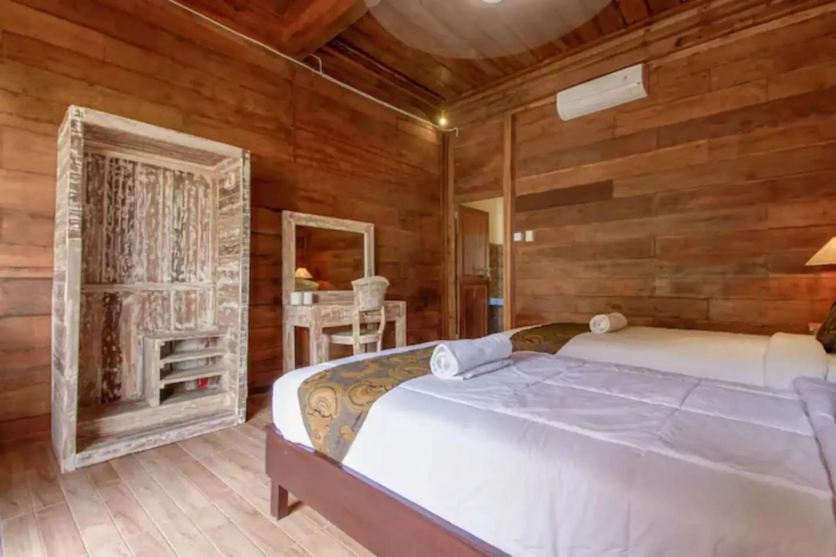 Wooden Twin Room in Pondok Lulik Homestay Canggu Wooden Twin Room in Pondok Lulik Homestay Canggu