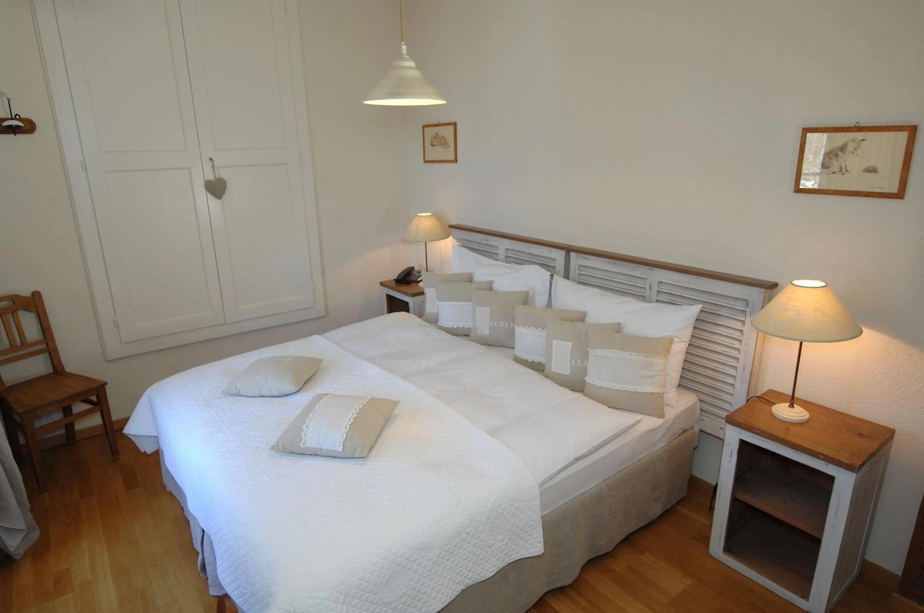 Bedroom, Bed in Auberge de la Gare