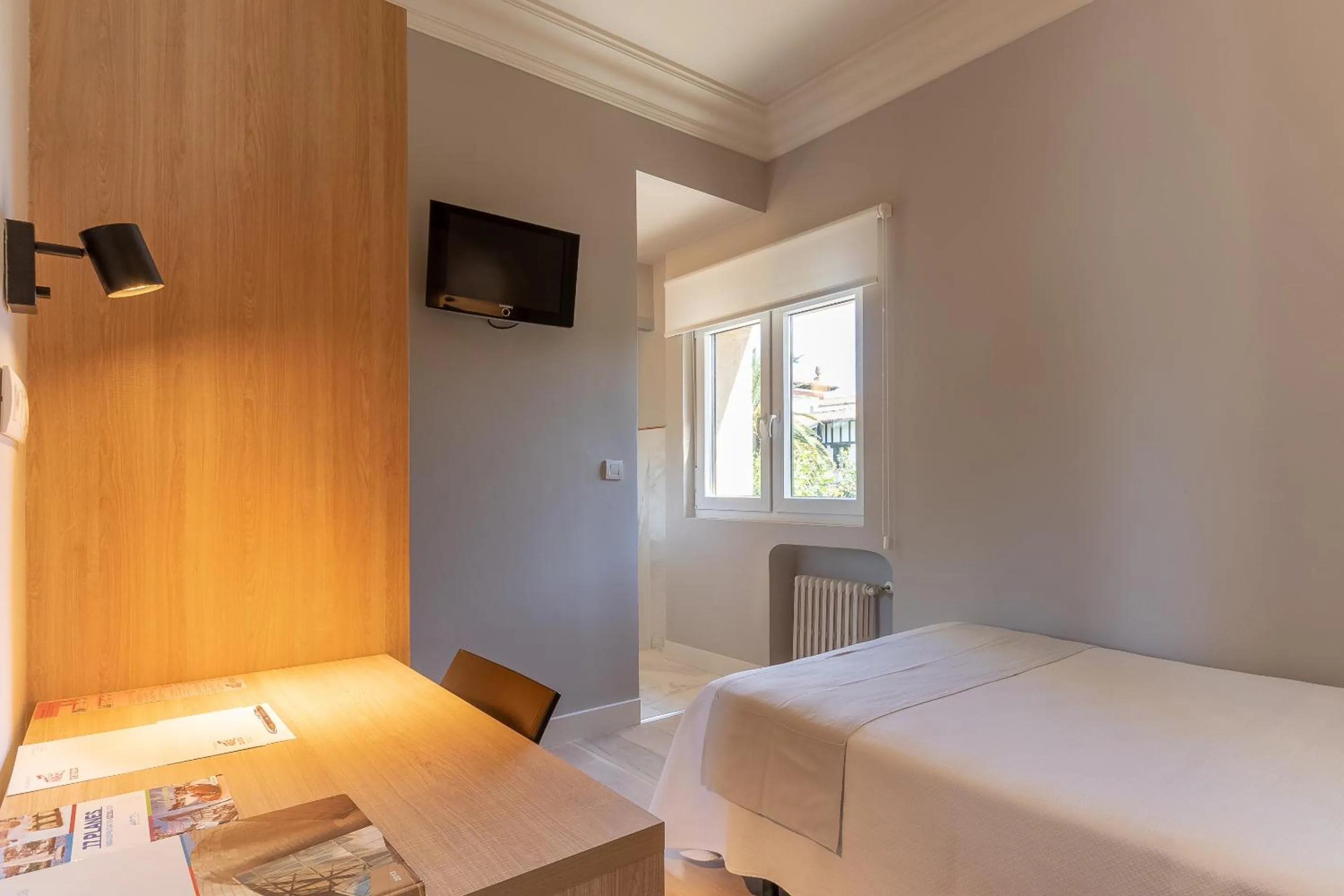 TV and multimedia, Bed in Hotel Artaza