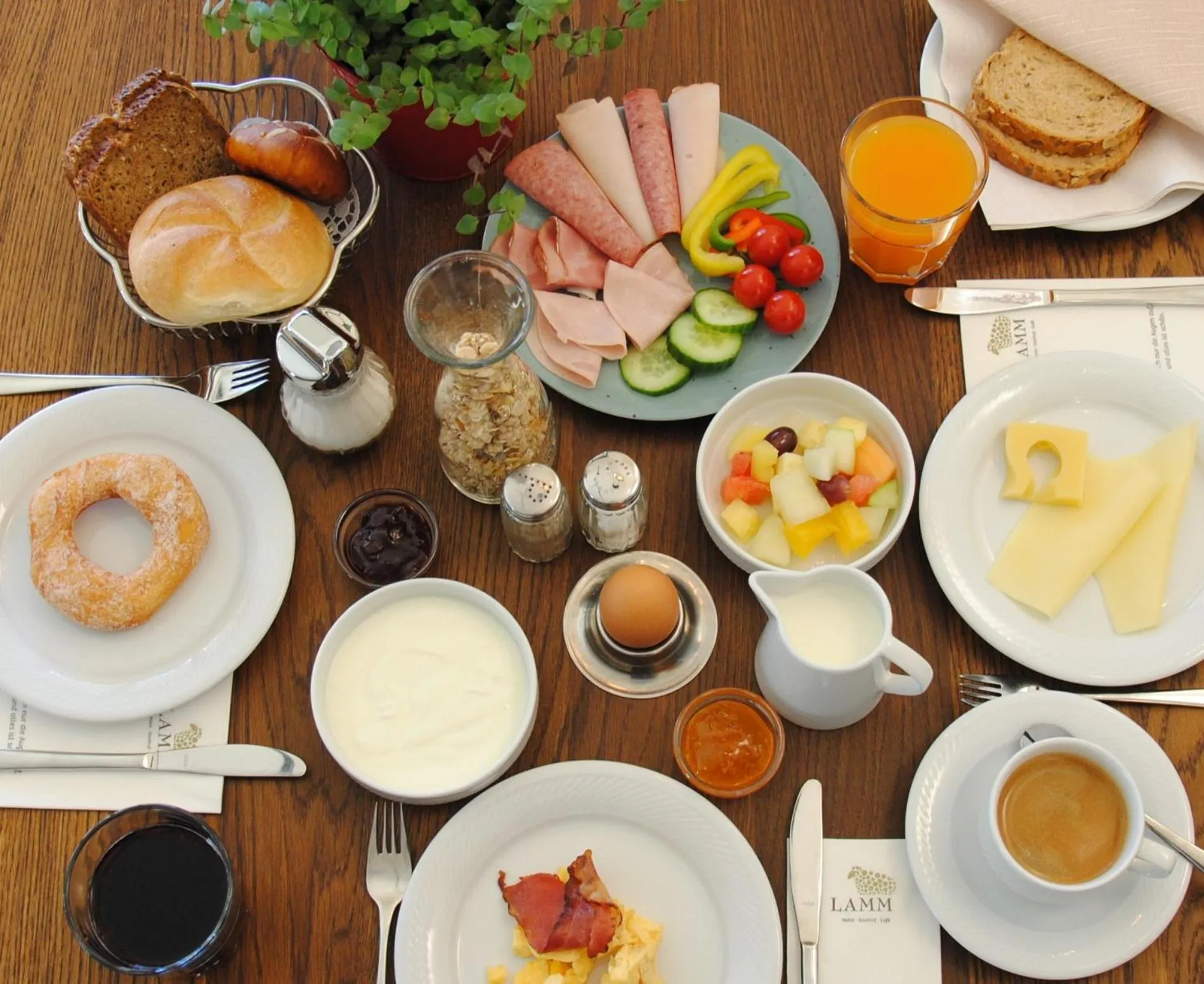 Breakfast in Hotel Gasthof Lamm