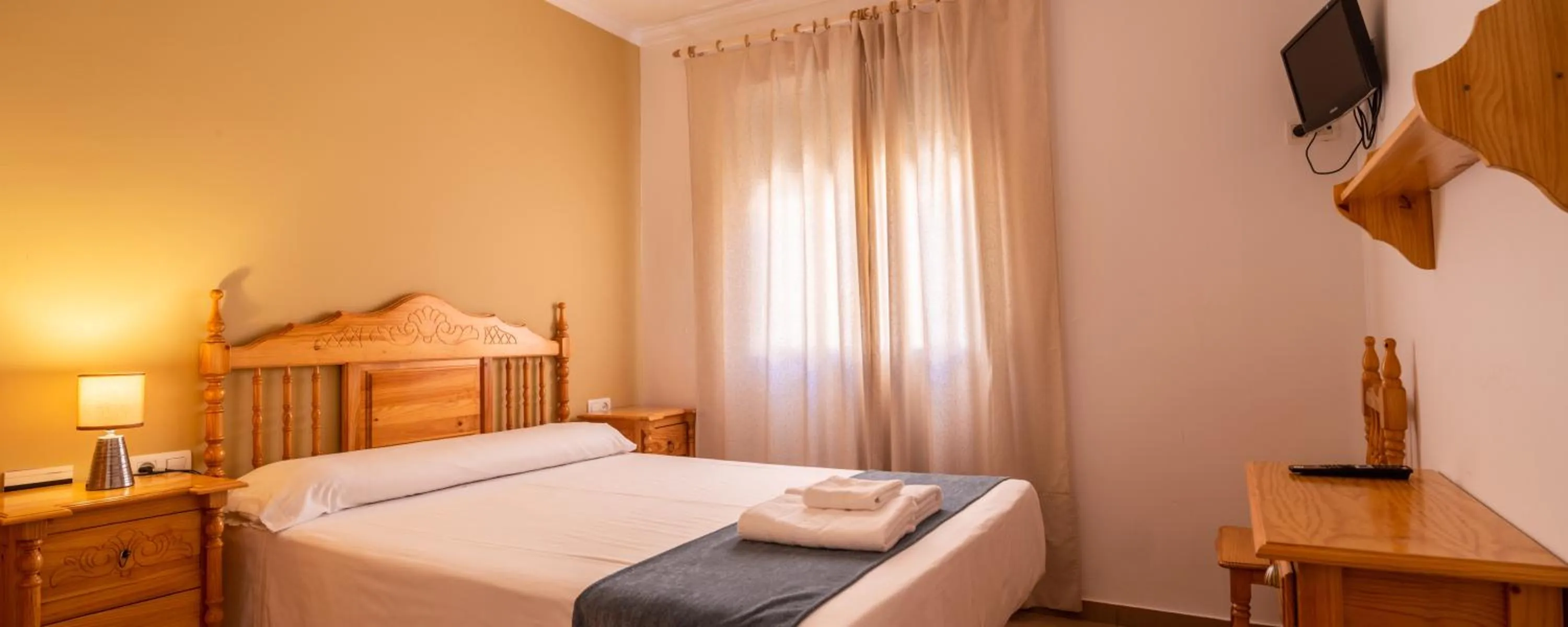 Bed in Hostal Valdepeñas by Bossh! Hotels