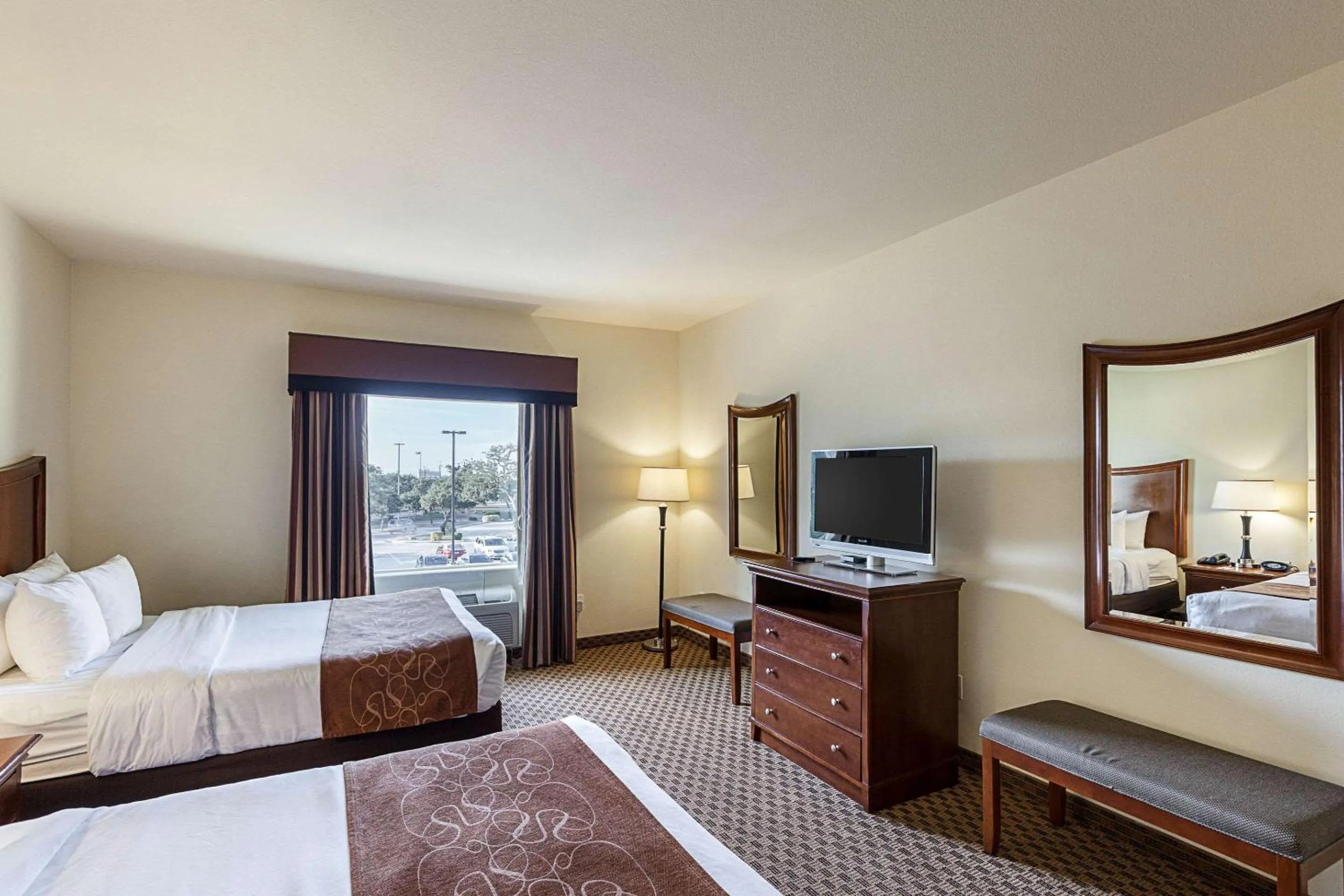 Photo of the whole room, Bed in Comfort Suites San Antonio North - Stone Oak
