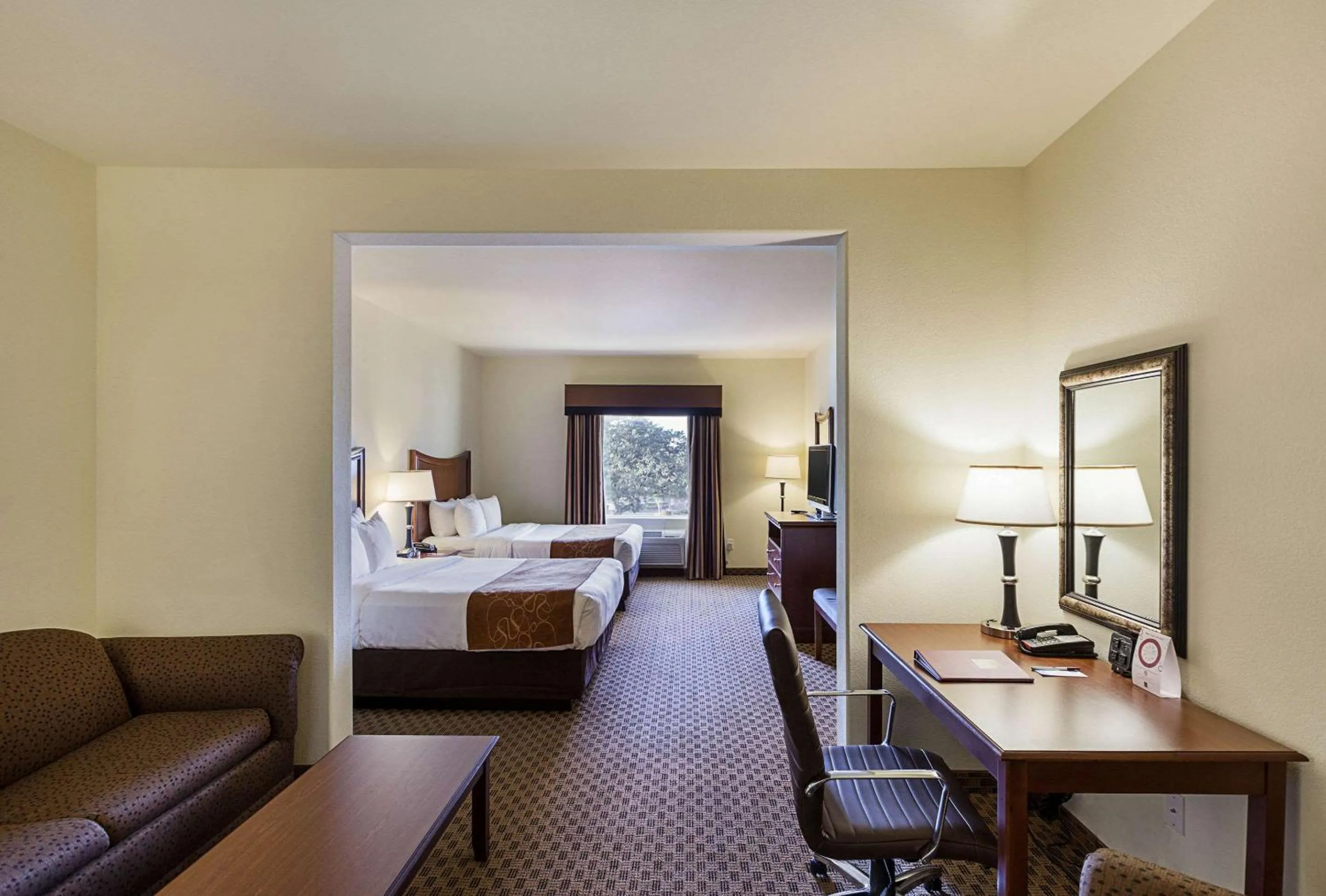 Photo of the whole room, Bed in Comfort Suites San Antonio North - Stone Oak