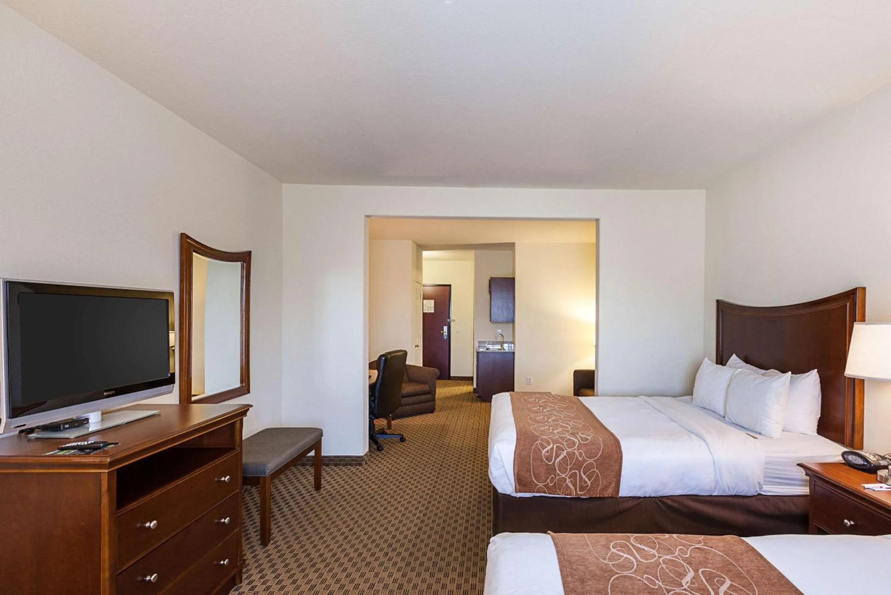 Photo of the whole room, Bed in Comfort Suites San Antonio North - Stone Oak