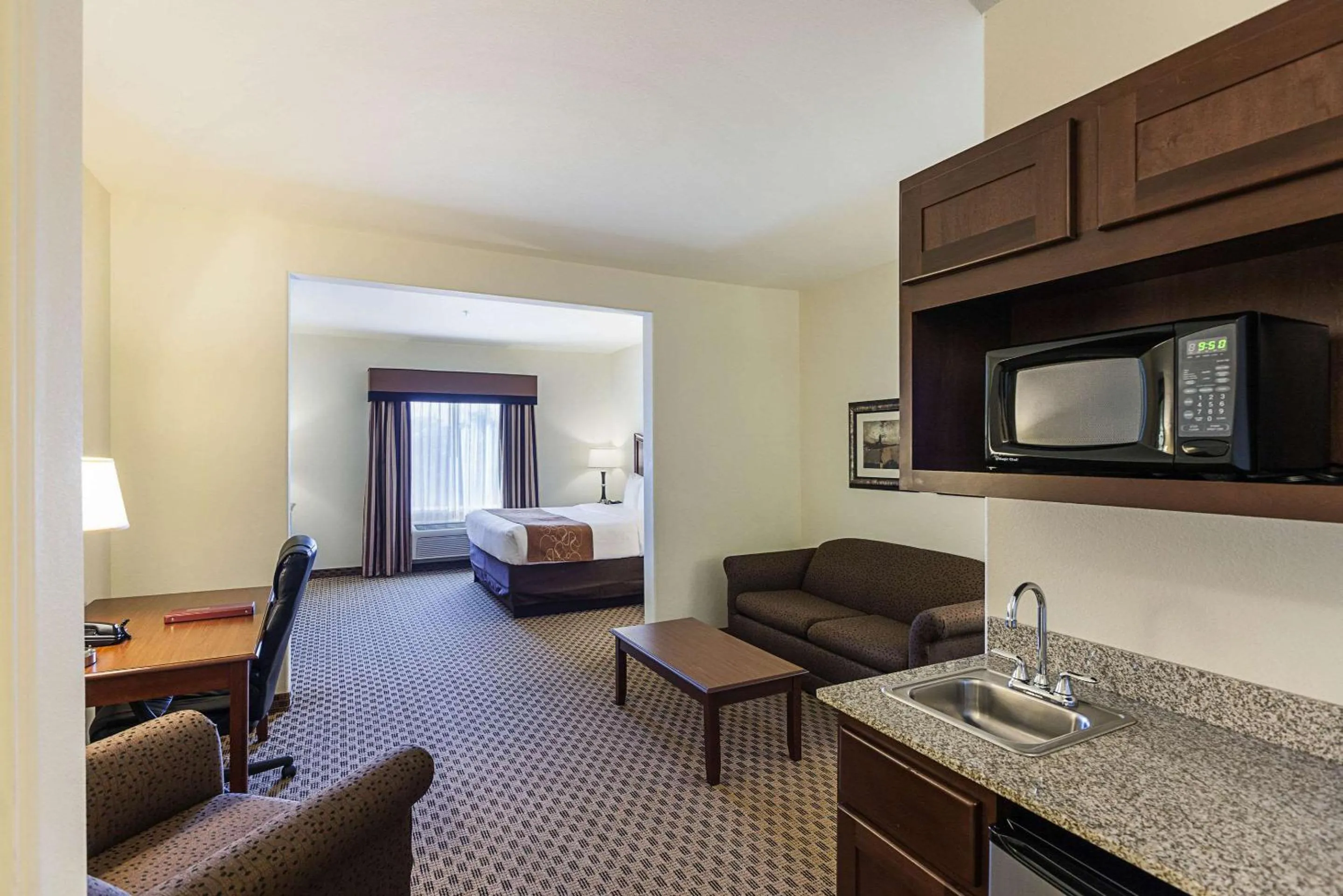 Photo of the whole room, Bed in Comfort Suites San Antonio North - Stone Oak