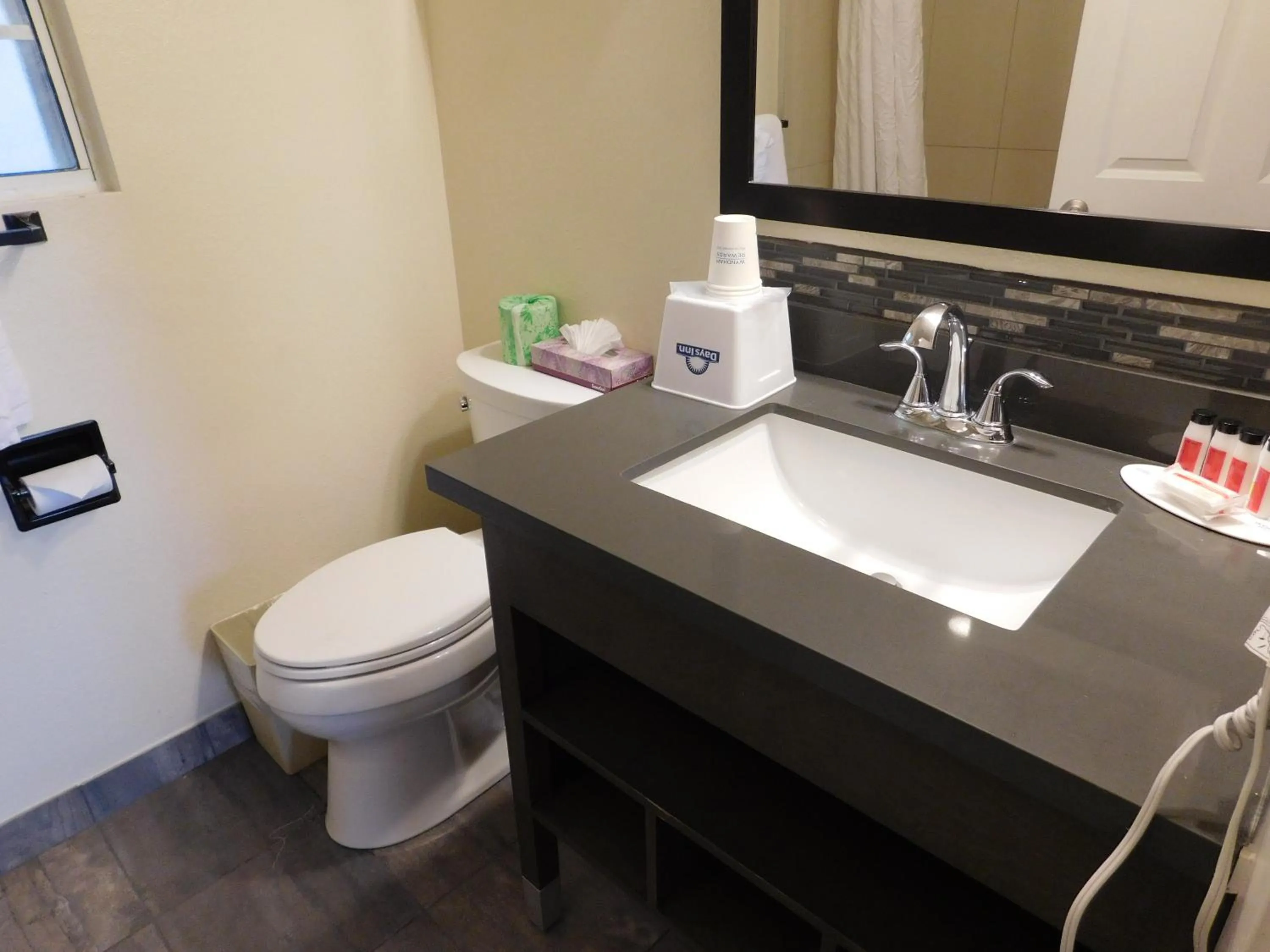 Toilet in Days Inn by Wyndham Monterey-Fisherman's Wharf Aquarium