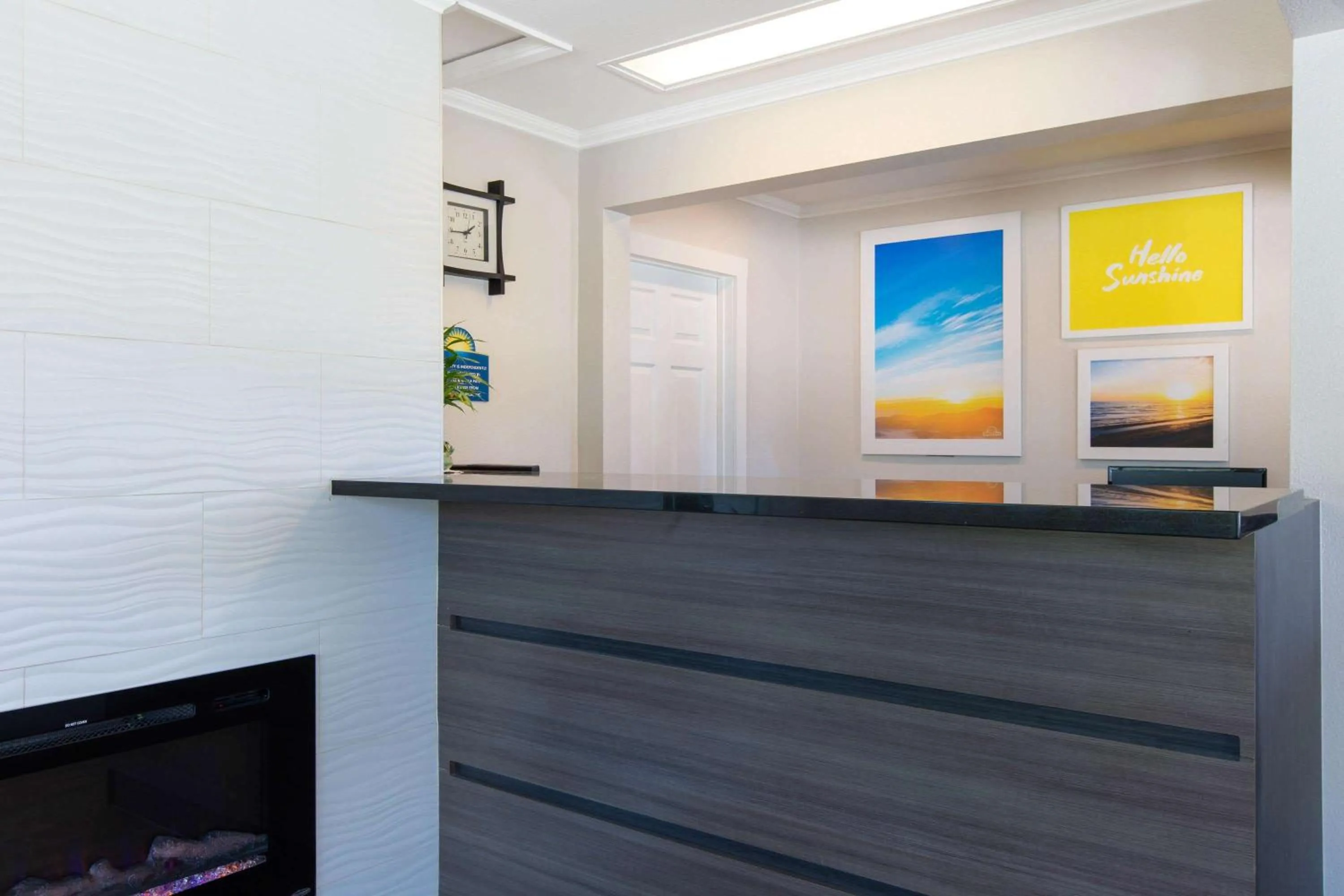 Lobby or reception in Days Inn by Wyndham Monterey-Fisherman's Wharf Aquarium