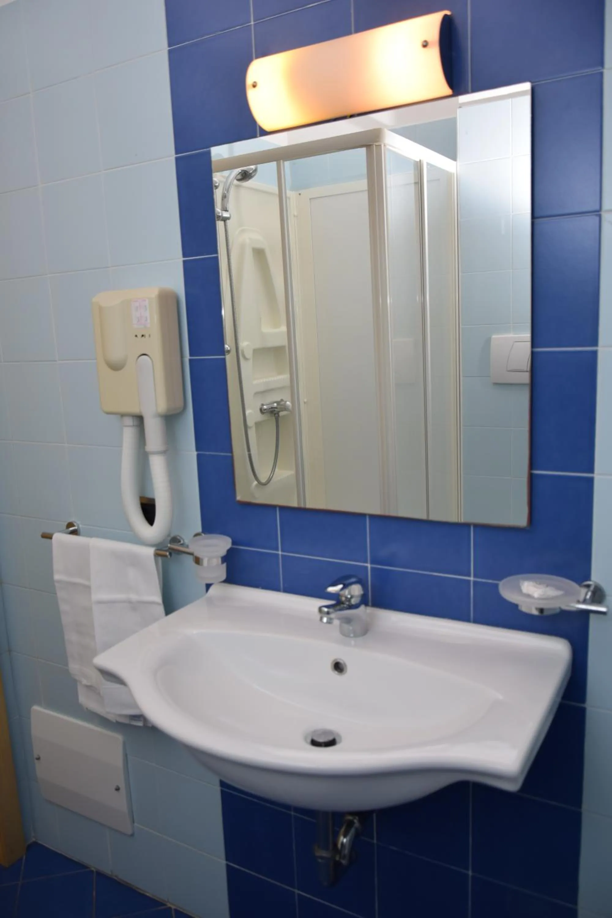 Bathroom in Hotel Antares