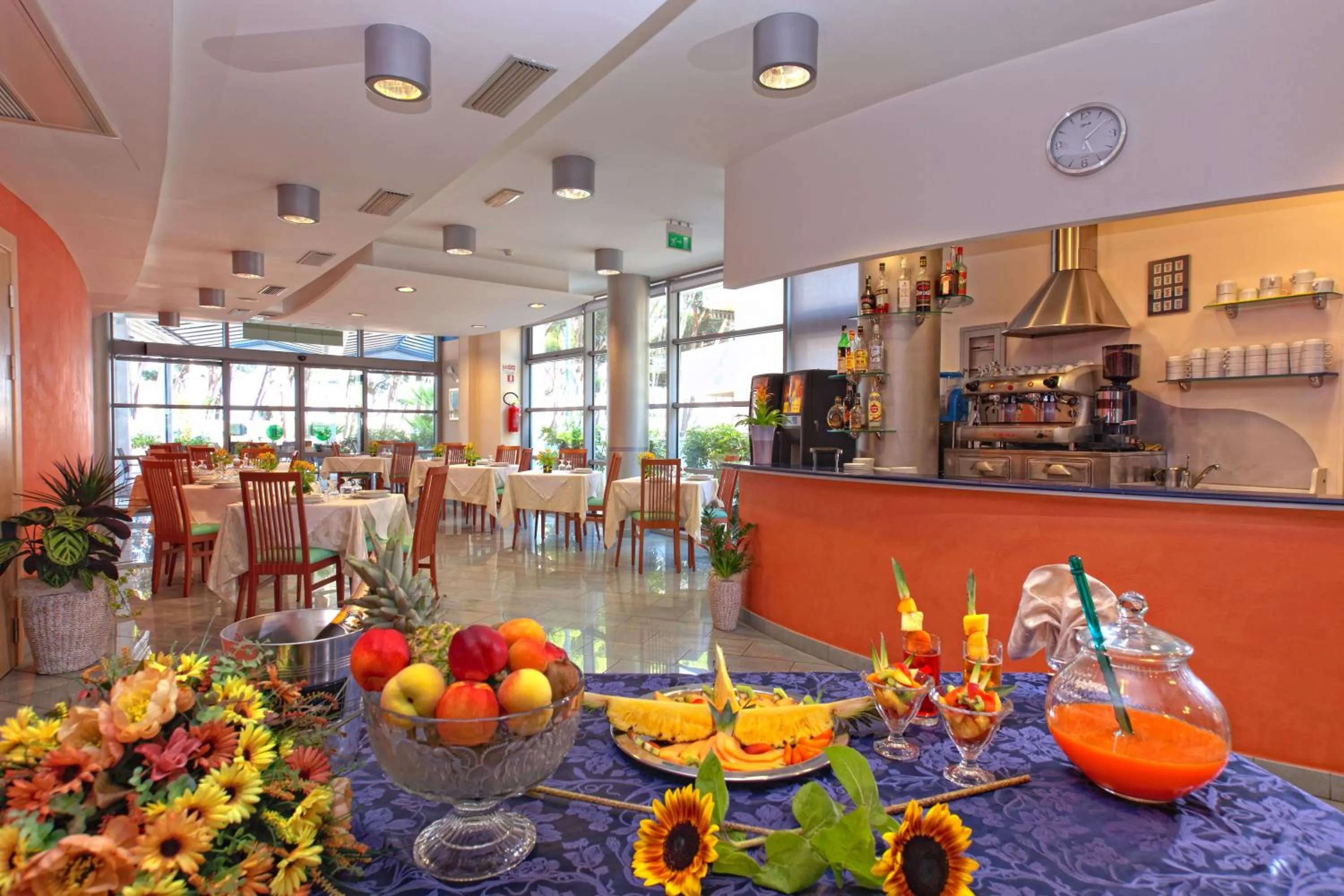 Restaurant/places to eat in Hotel Antares