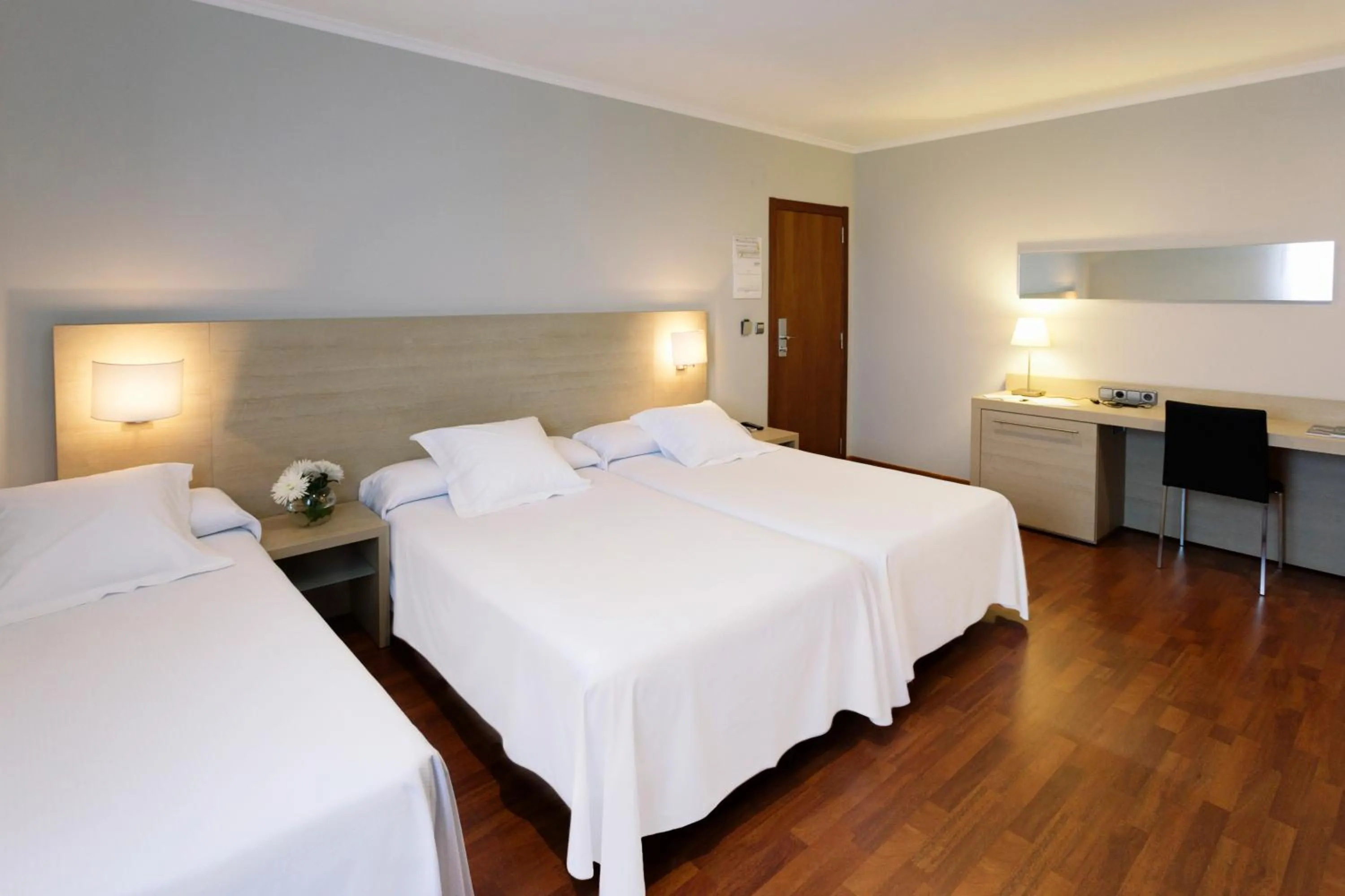 Bedroom, Bed in Hotel Valencia