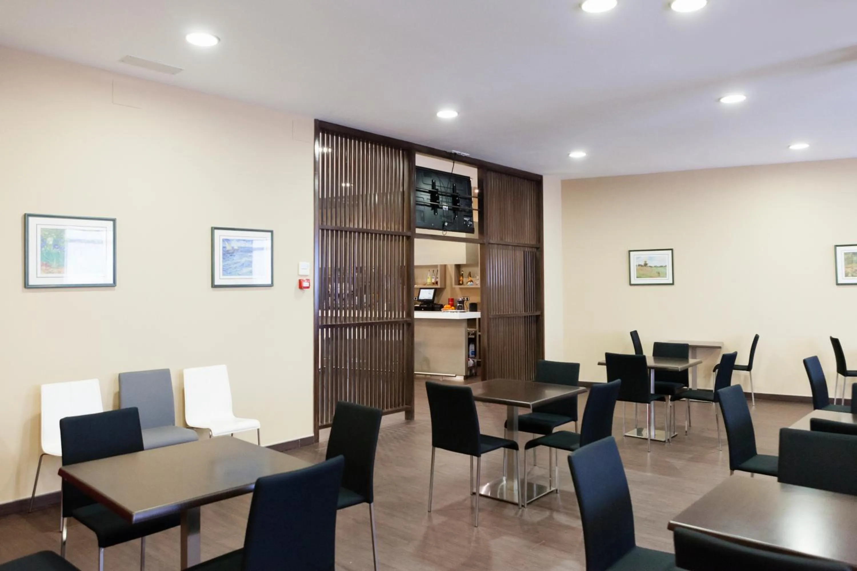 Lounge or bar in Hotel Valencia